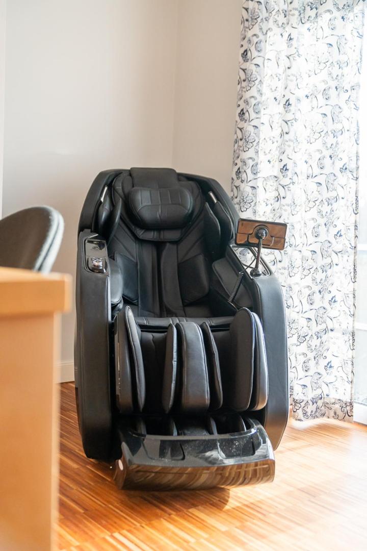 CLS Moderne Villa Bad Schwartau mit Garten für bis zu 6 Personen, 2 E-Ladesäulen, 3 Parkplätze, Loggia, Big GREEN EGG, Massagesessel, Kaffeevollautomat, gr