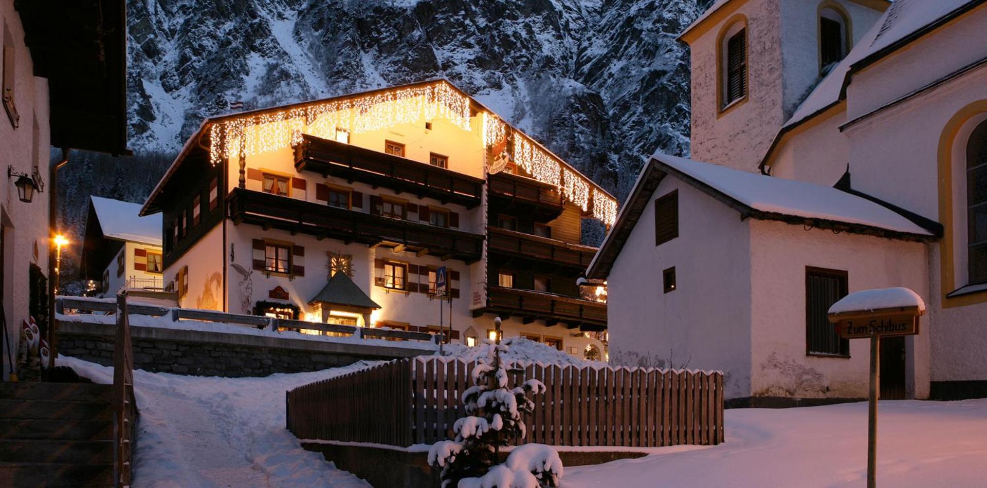Ferienhaus Alpen Lodge und die Gams