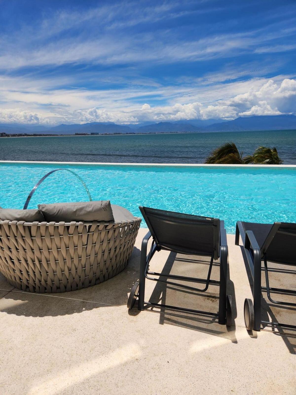 Beautiful 2Bed 2Bath Beach Apt in Cruz de Huanacaxt