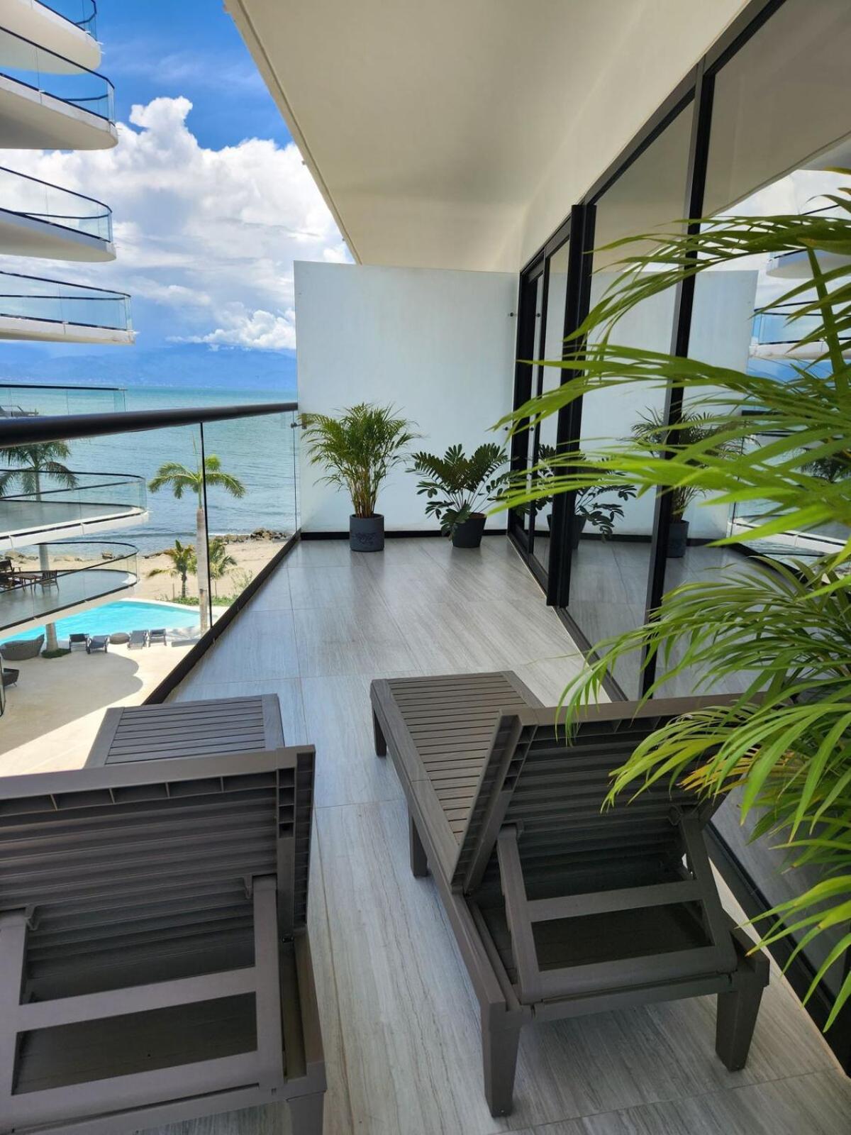 Beautiful 2Bed 2Bath Beach Apt in Cruz de Huanacaxt