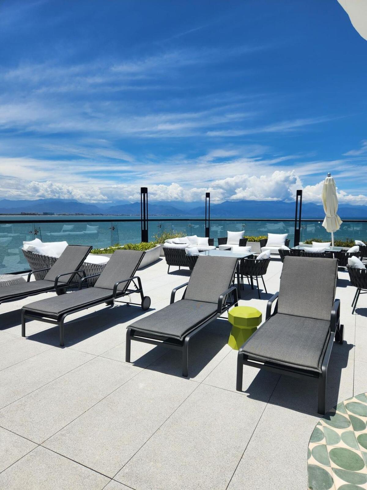 Beautiful 2Bed 2Bath Beach Apt in Cruz de Huanacaxt