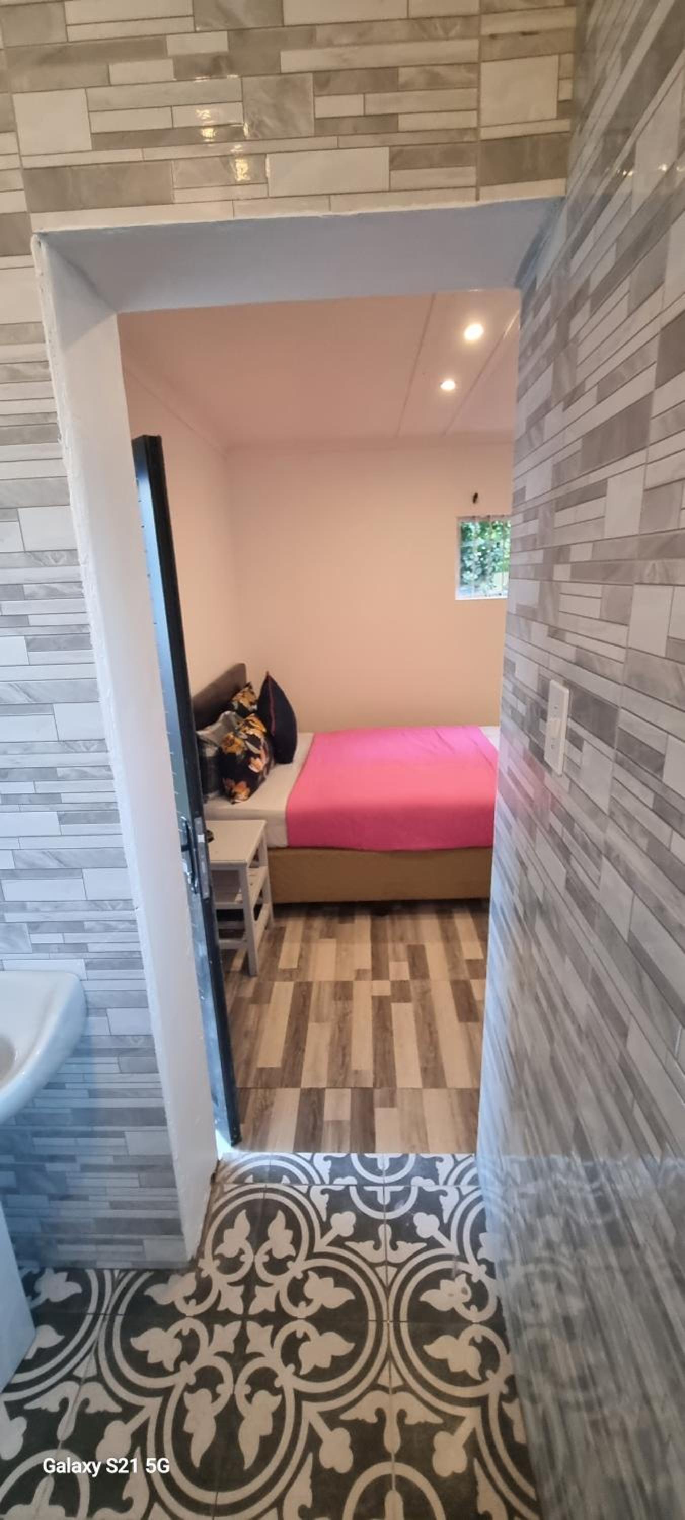 Neo & Ruks Guest Houses Boston Belleville 6