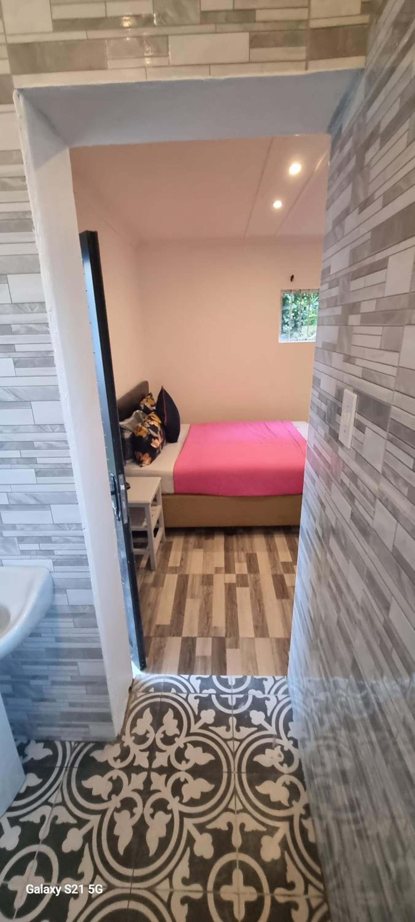 Neo & Ruks Guest Houses Boston Belleville 6