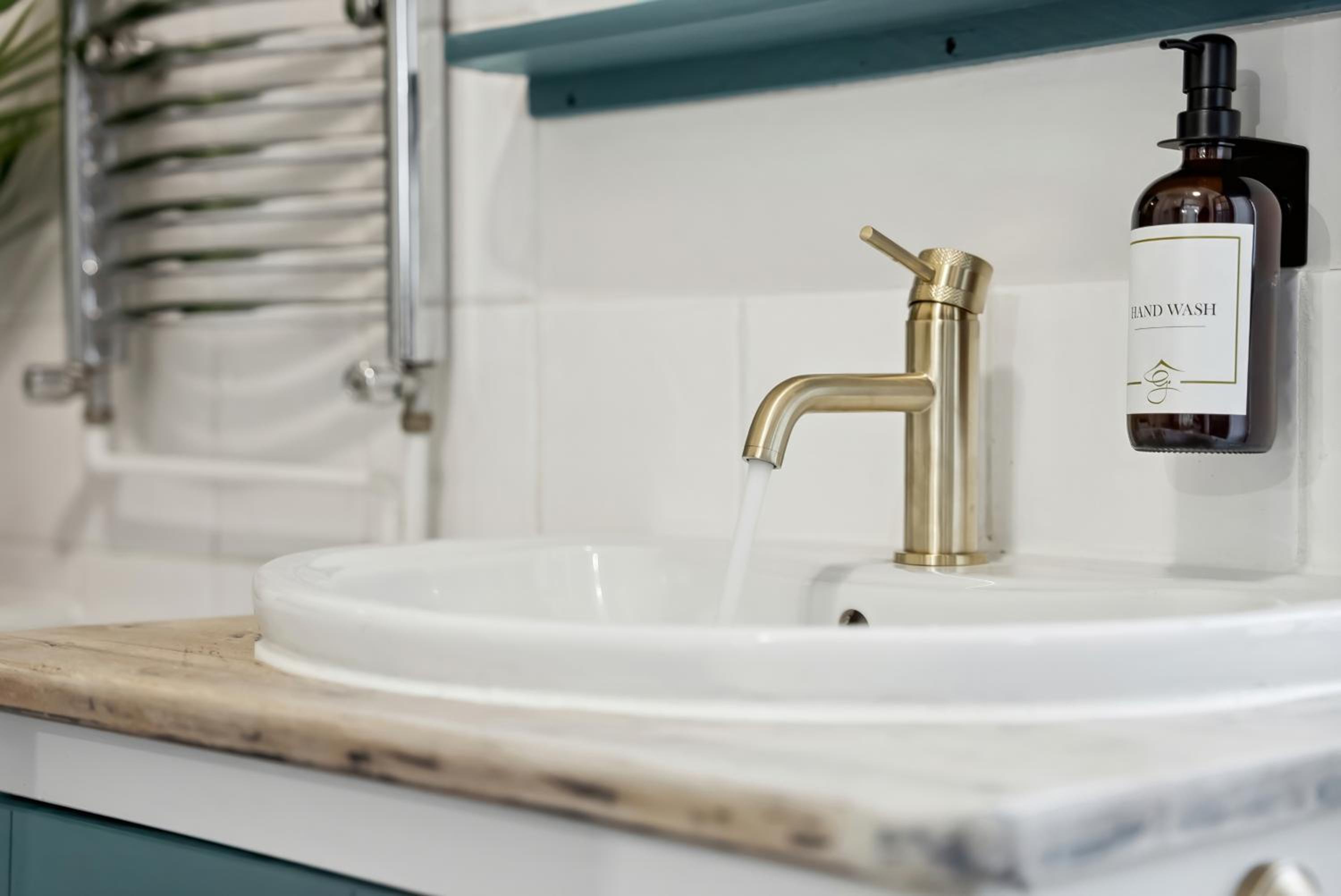 Stylish Edwardian Escape in Southwark 3 bedroom Maisonette by Gold Stays