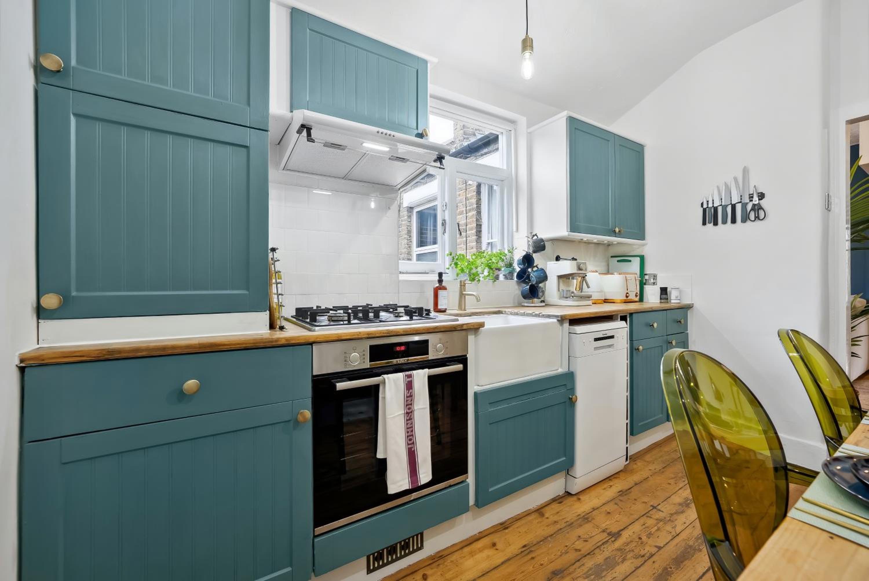 Stylish Edwardian Escape in Southwark 3 bedroom Maisonette by Gold Stays