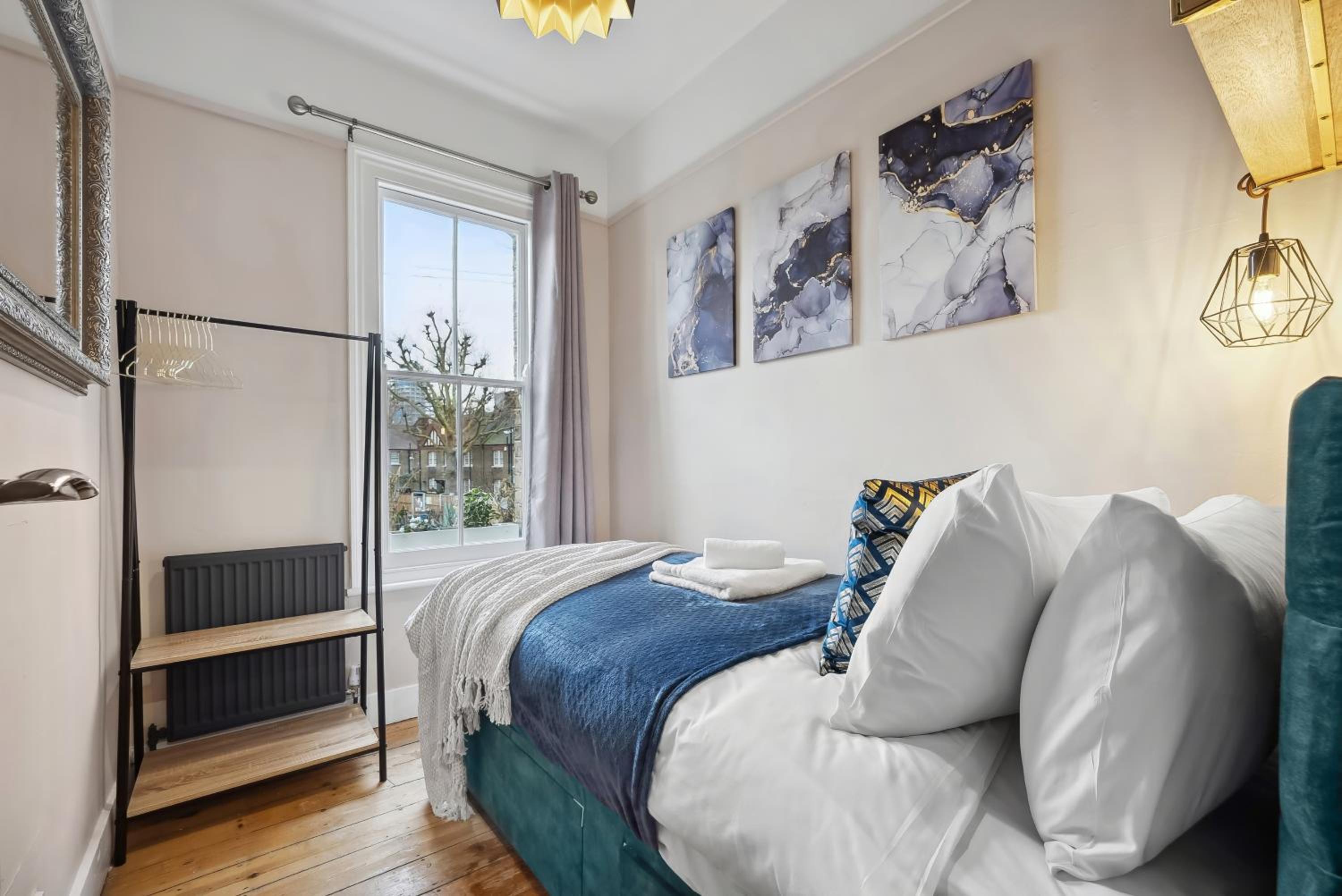 Stylish Edwardian Escape in Southwark 3 bedroom Maisonette by Gold Stays