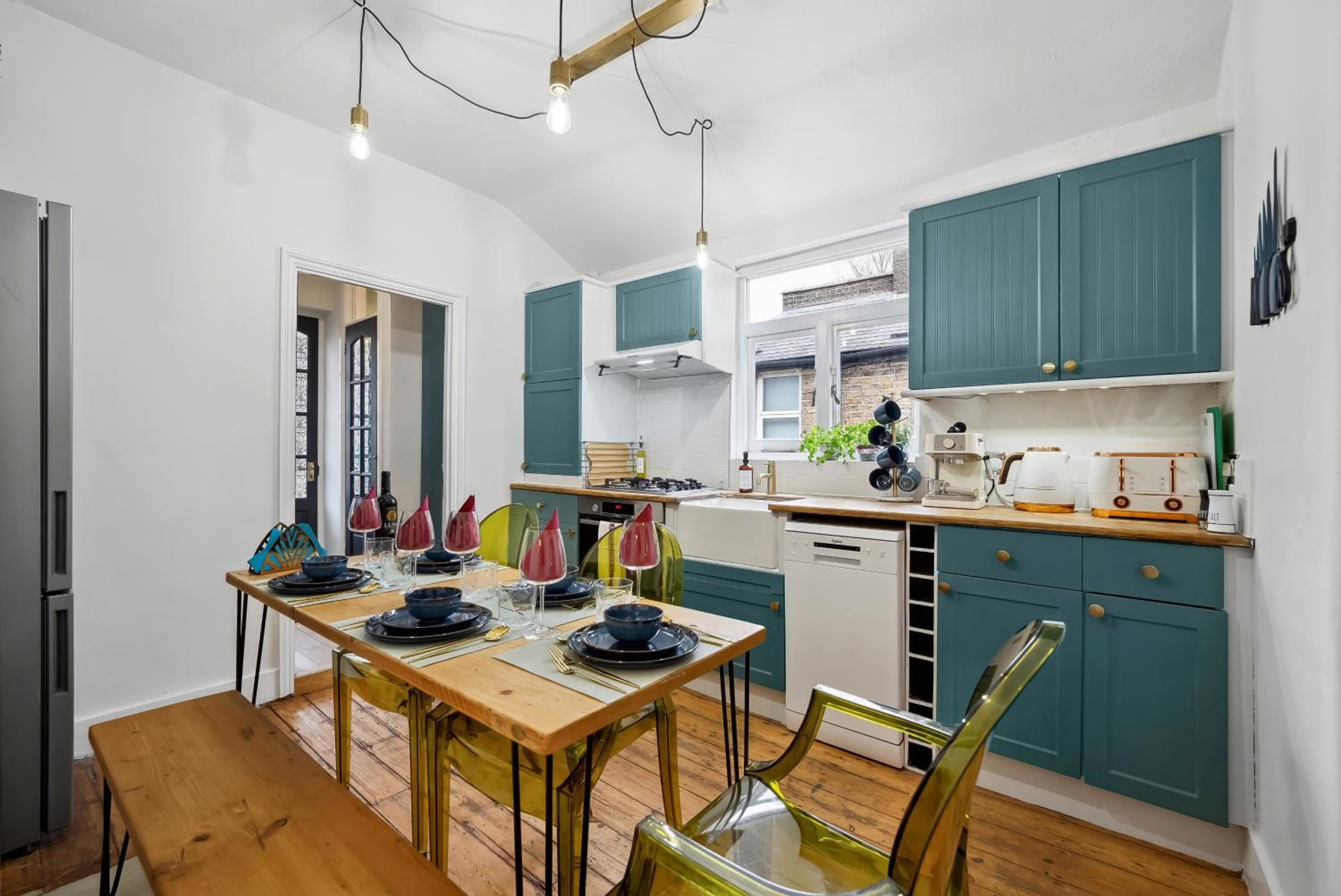 Stylish Edwardian Escape in Southwark 3 bedroom Maisonette by Gold Stays
