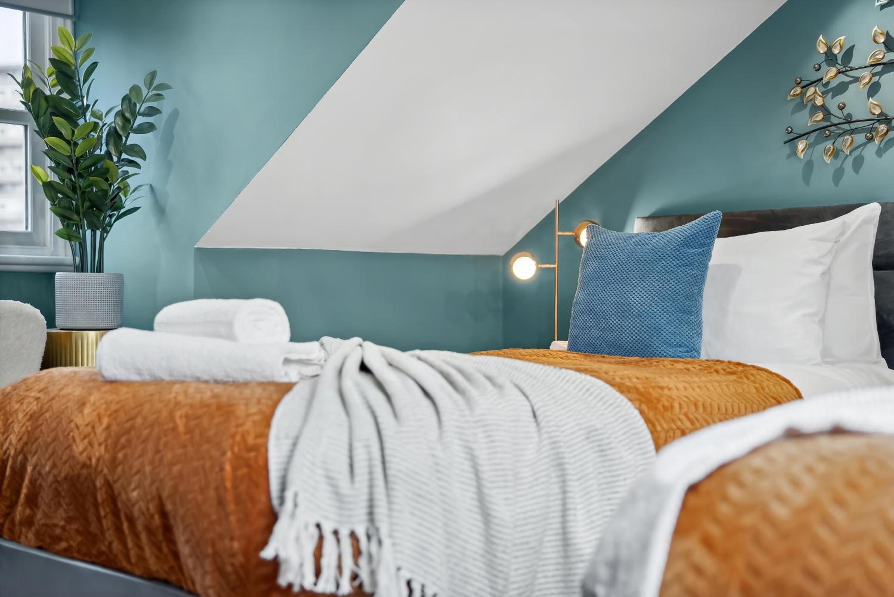 Stylish Edwardian Escape in Southwark 3 bedroom Maisonette by Gold Stays