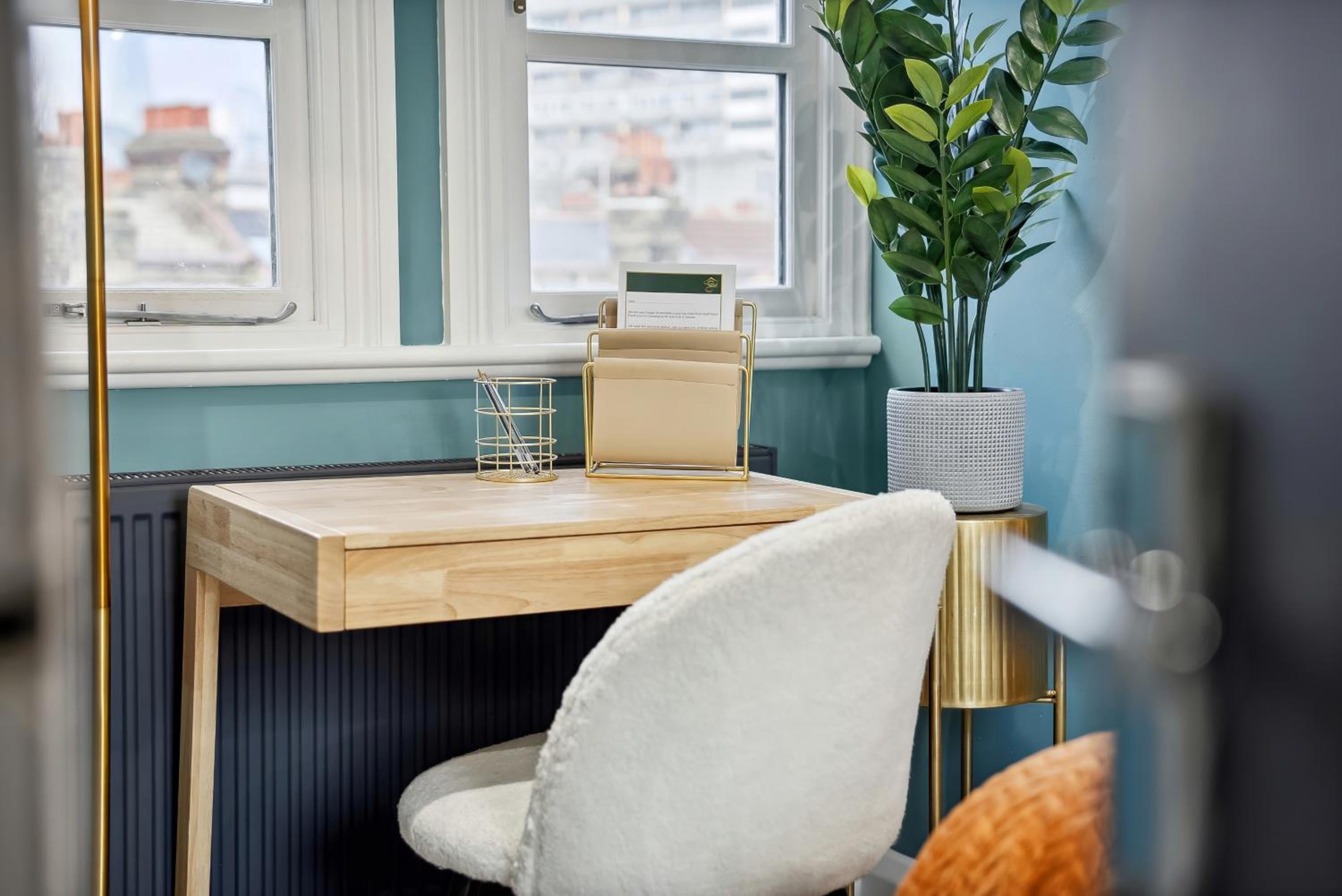 Stylish Edwardian Escape in Southwark 3 bedroom Maisonette by Gold Stays