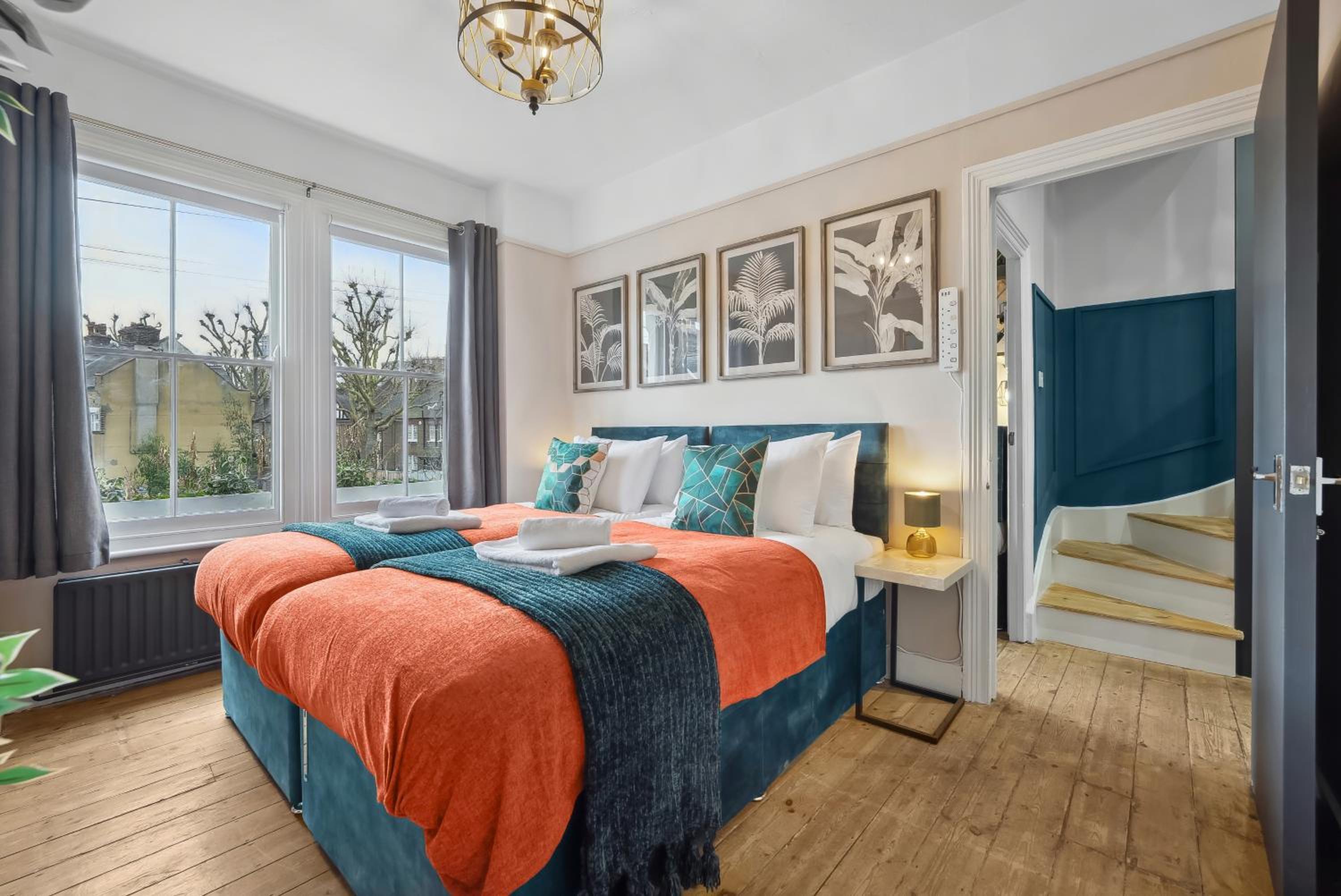 Stylish Edwardian Escape in Southwark 3 bedroom Maisonette by Gold Stays