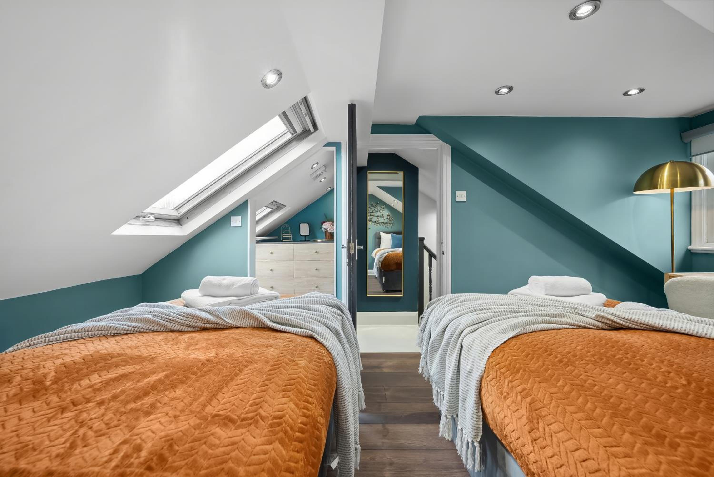 Stylish Edwardian Escape in Southwark 3 bedroom Maisonette by Gold Stays