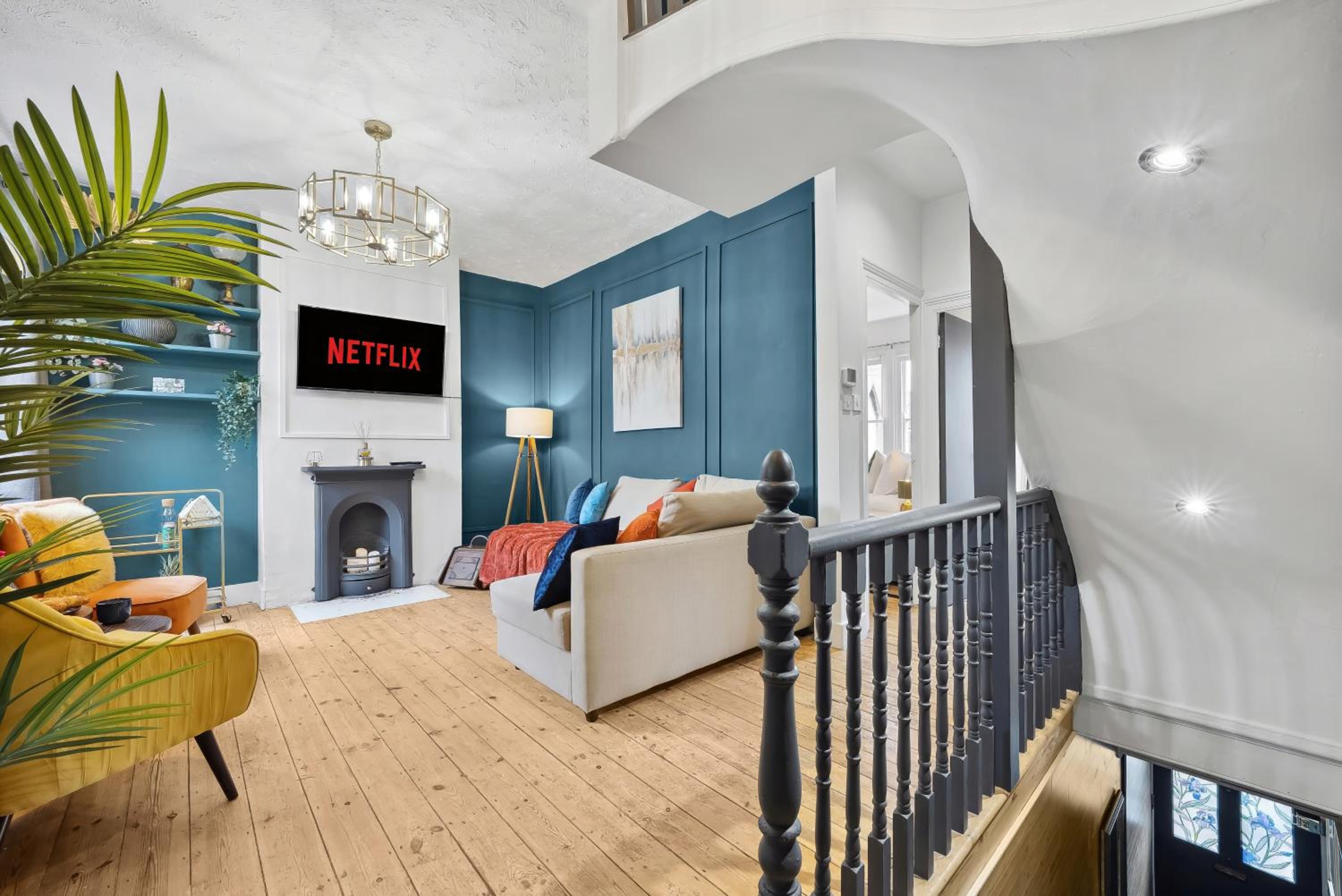 Stylish Edwardian Escape in Southwark 3 bedroom Maisonette by Gold Stays