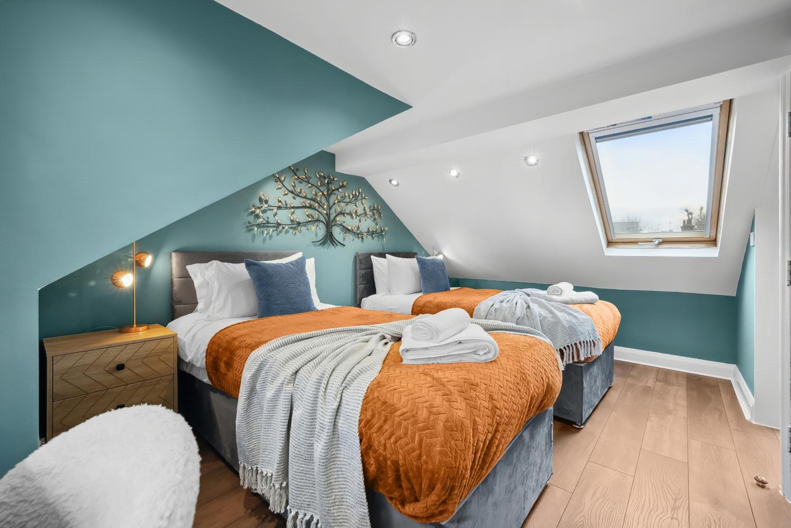 Stylish Edwardian Escape in Southwark 3 bedroom Maisonette by Gold Stays