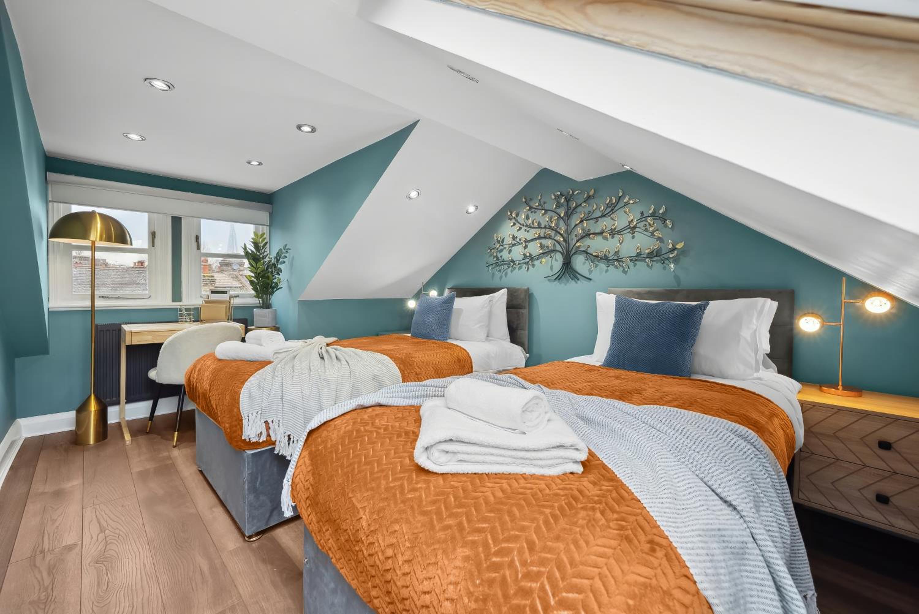 Stylish Edwardian Escape in Southwark 3 bedroom Maisonette by Gold Stays
