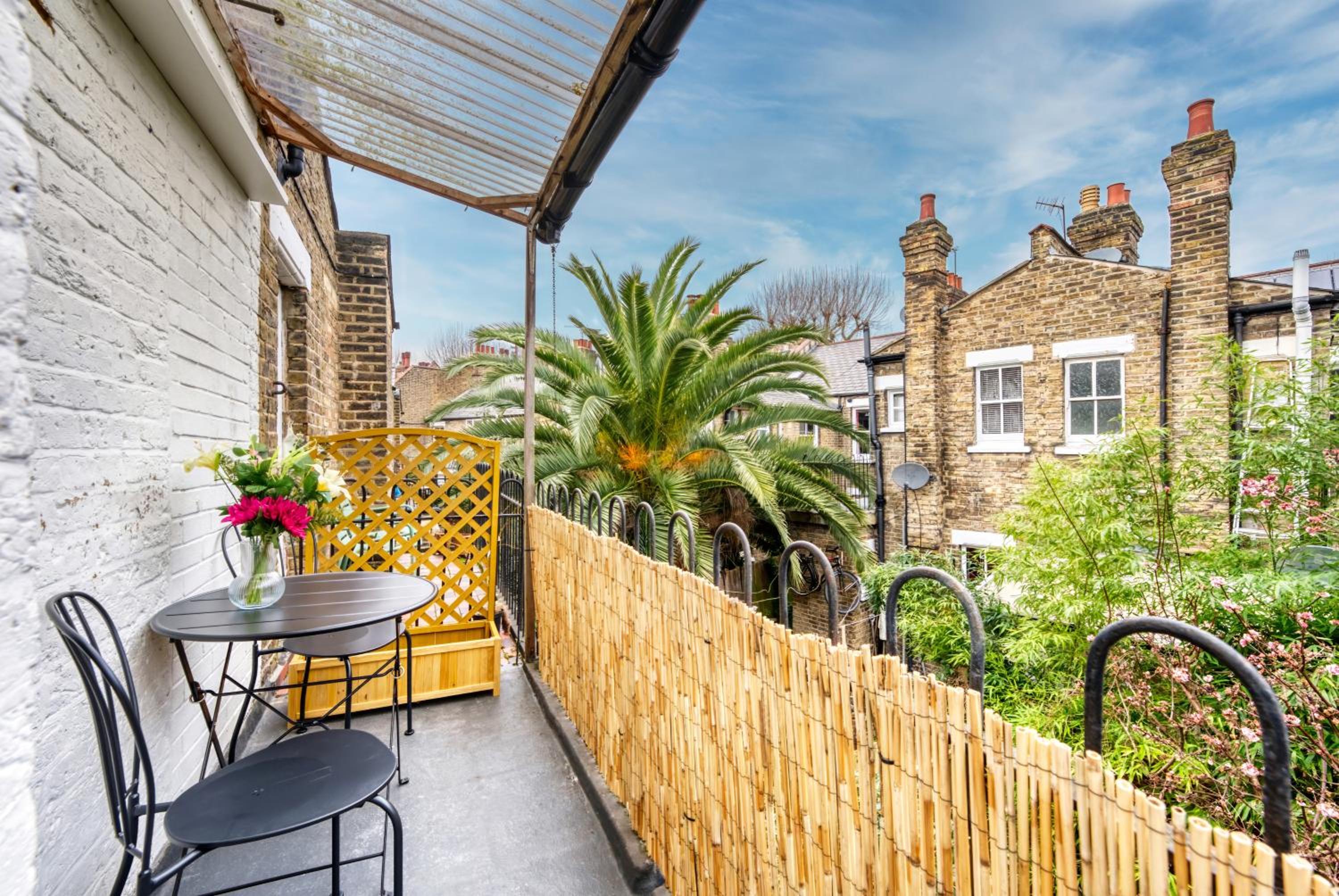 Stylish Edwardian Escape in Southwark 3 bedroom Maisonette by Gold Stays