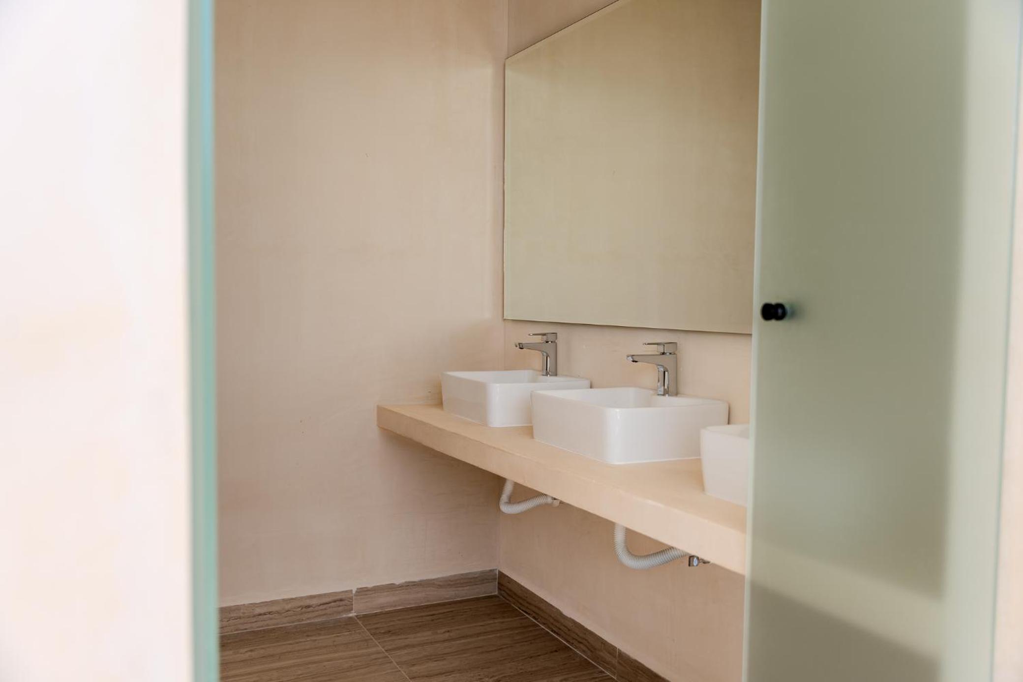 Tropical 2 Bedroom | Private Balcony & Rooftop | Casago