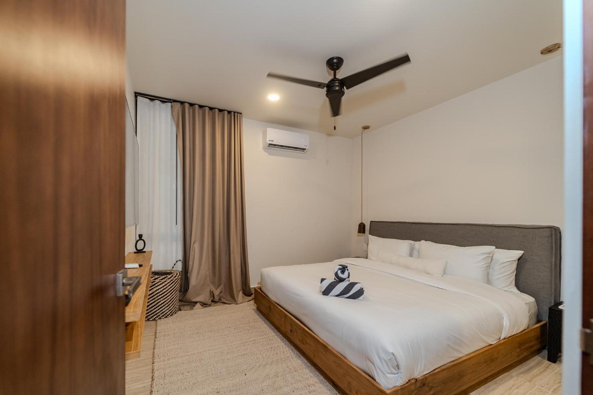 Tropical 2 Bedroom | Private Balcony & Rooftop | Casago
