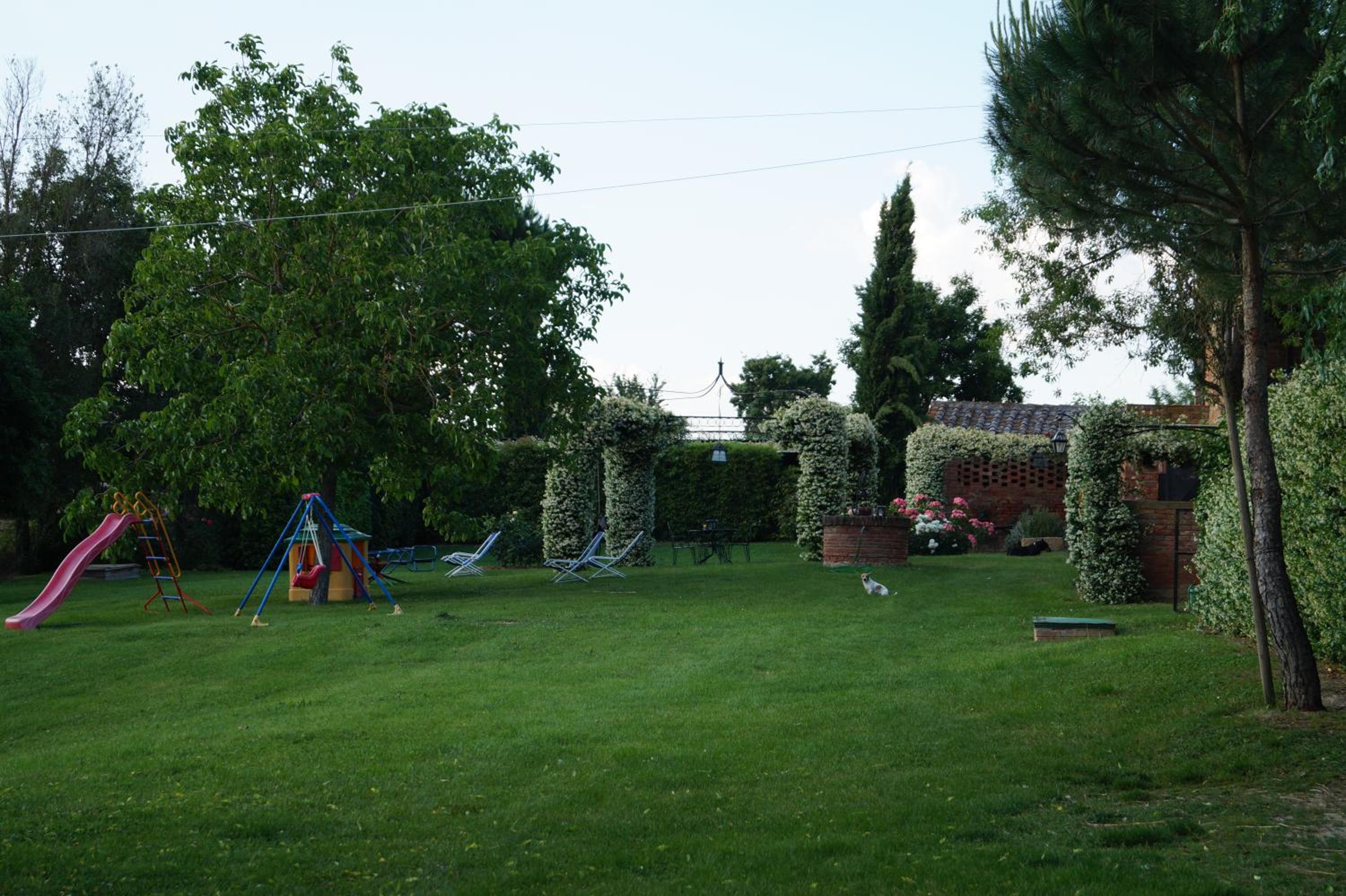 Photo 33
