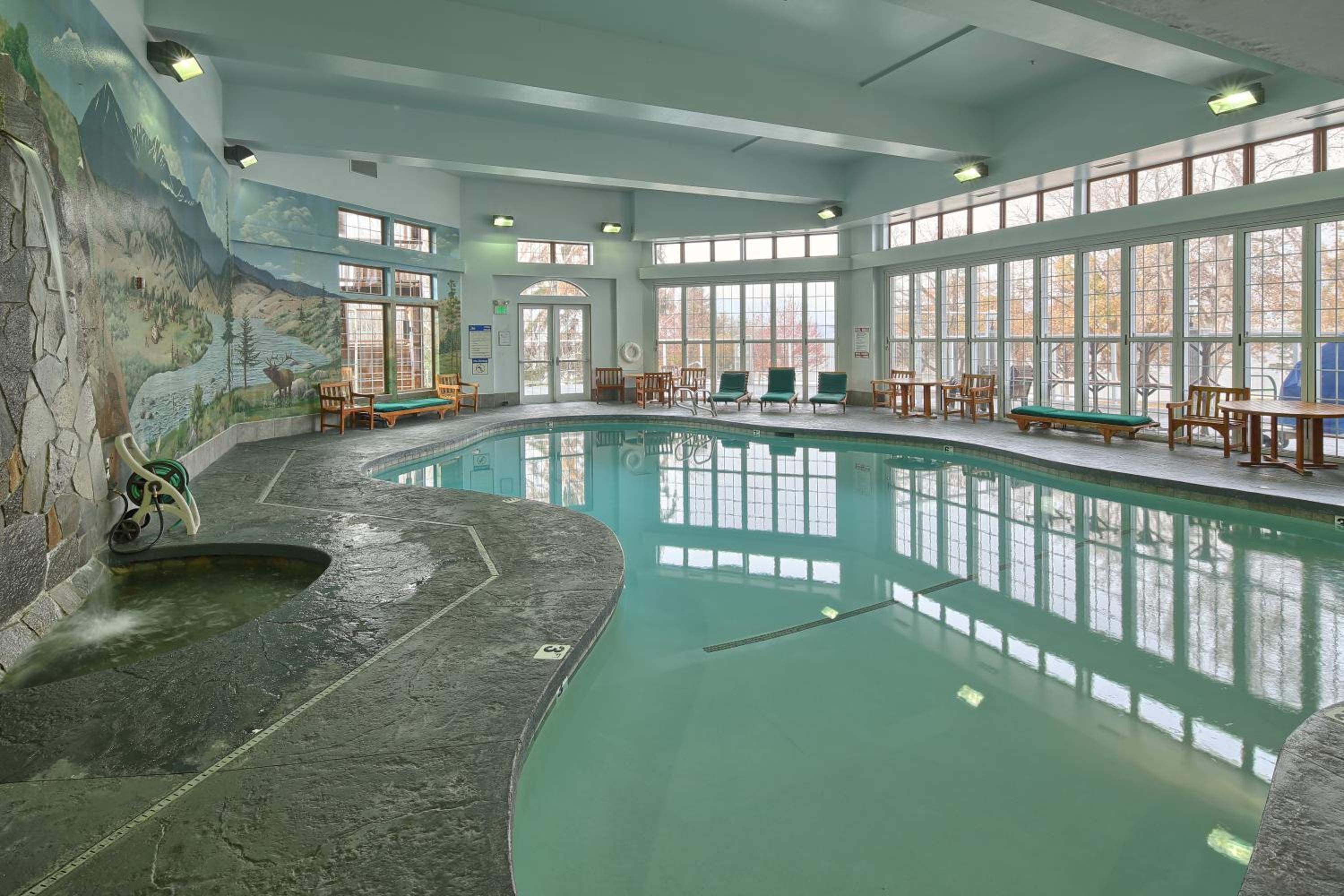 Lakeside Lodge and Suites