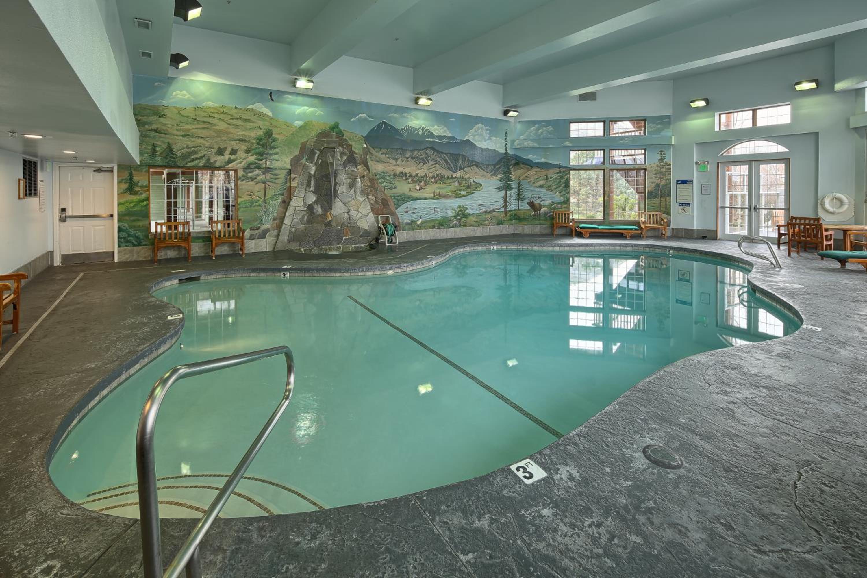 Lakeside Lodge and Suites
