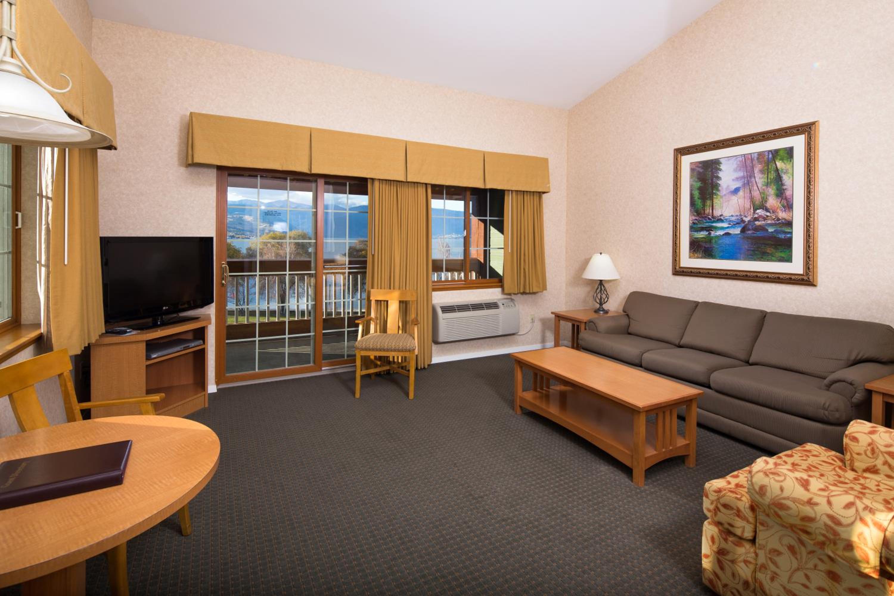 Lakeside Lodge and Suites