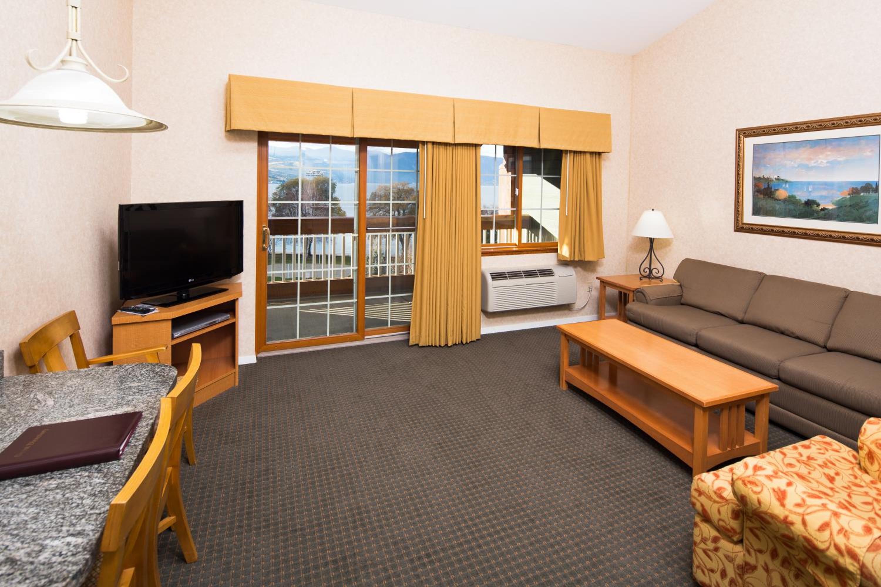 Lakeside Lodge and Suites