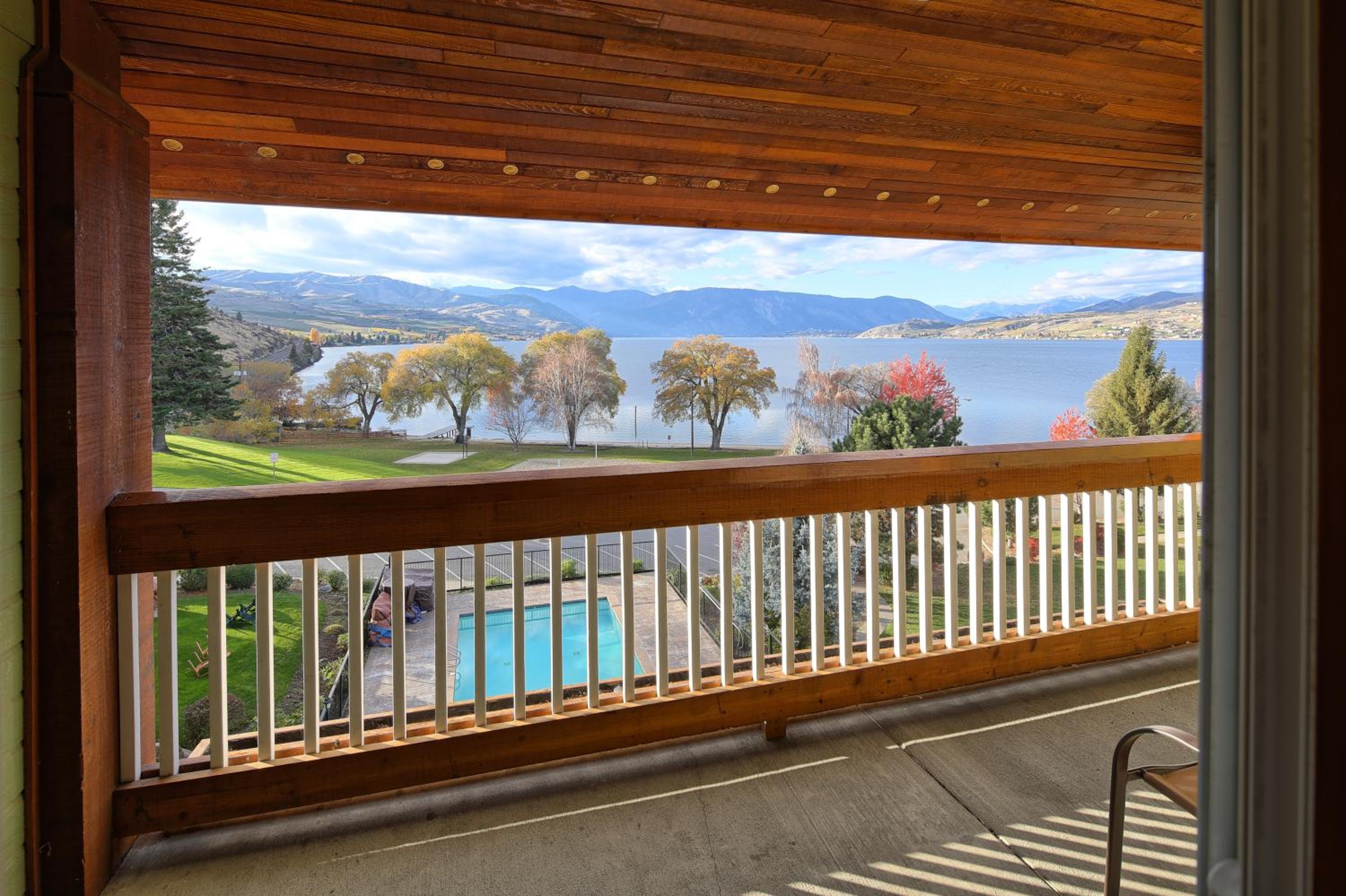 Lakeside Lodge and Suites