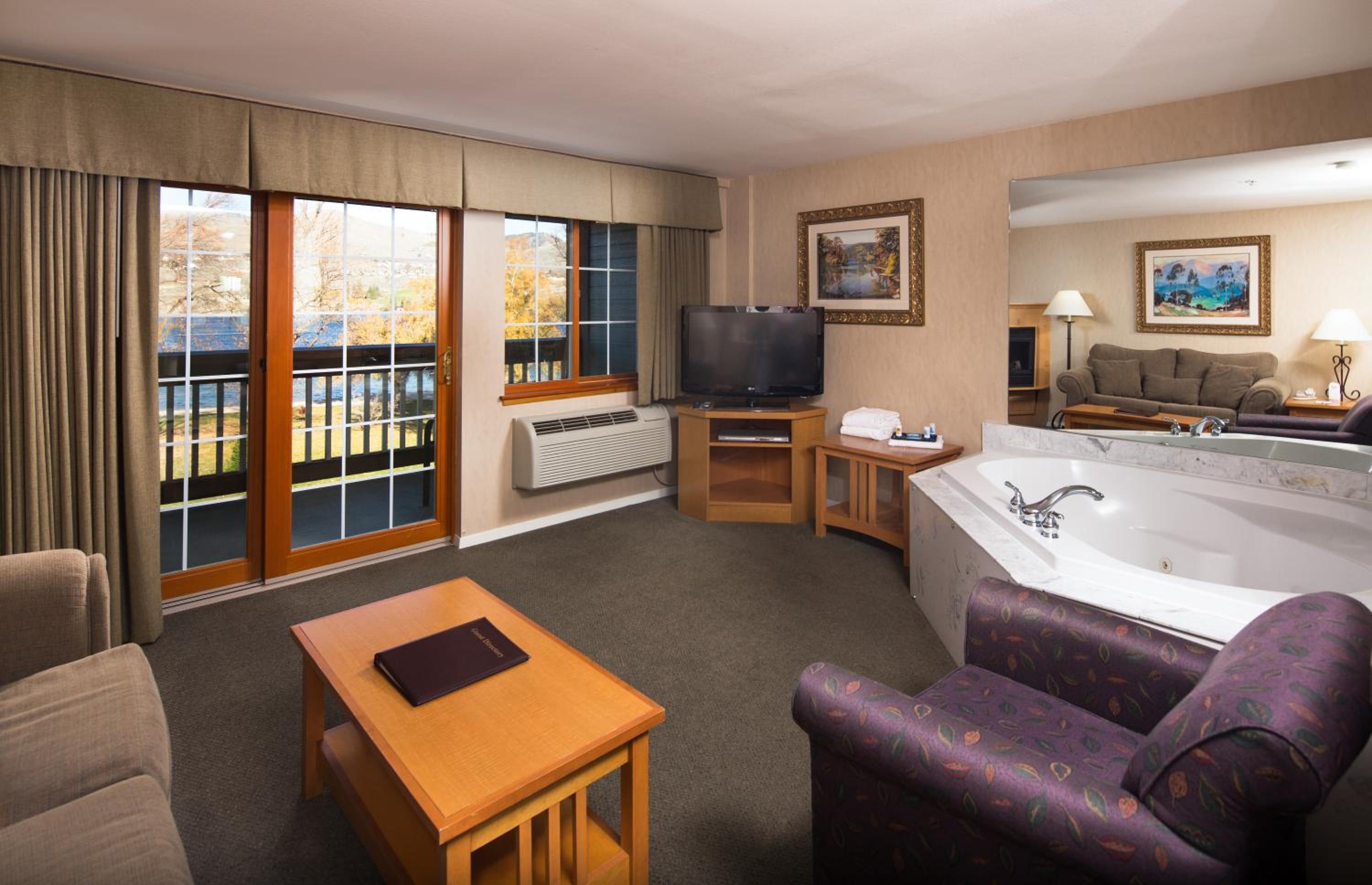 Lakeside Lodge and Suites
