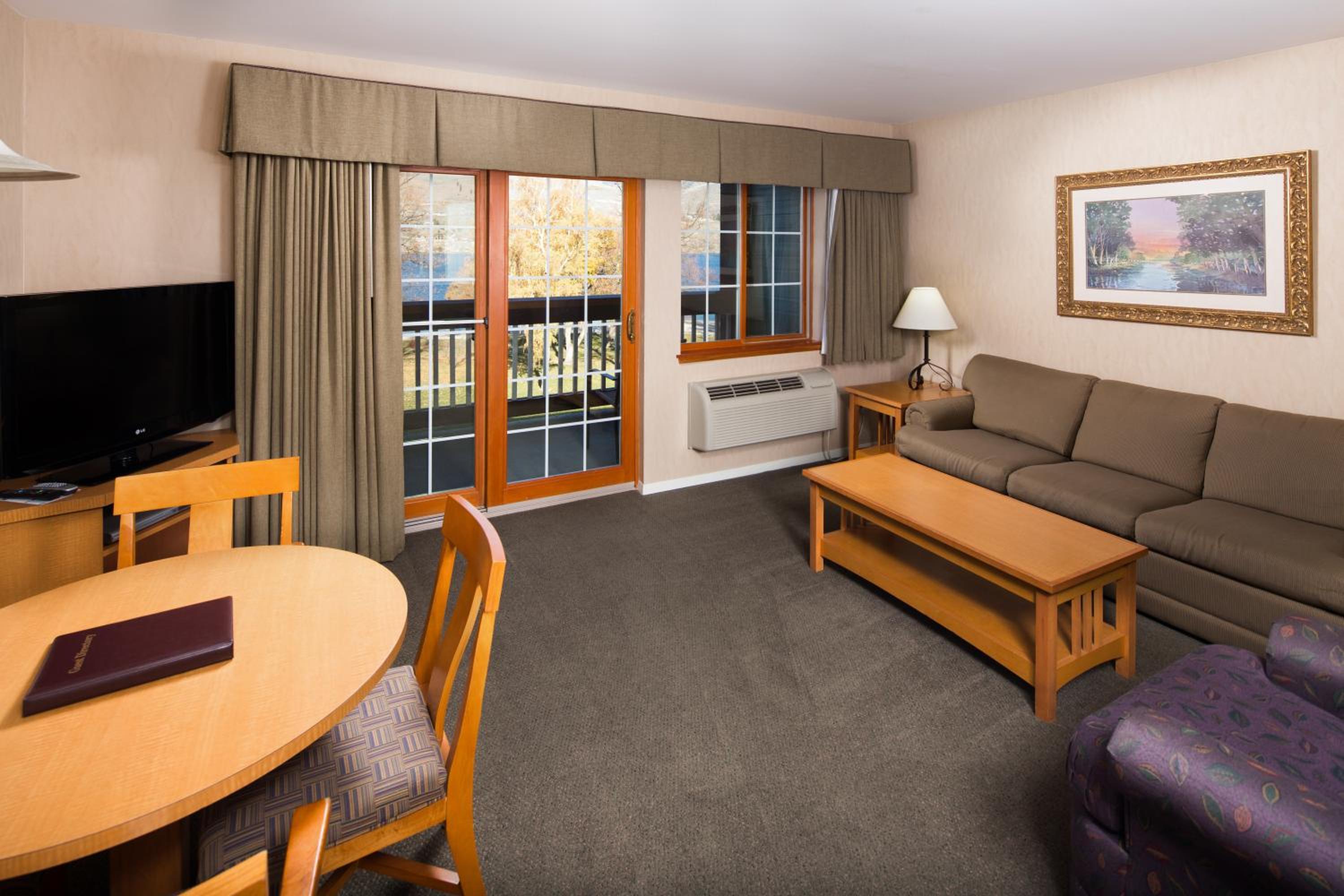 Lakeside Lodge and Suites