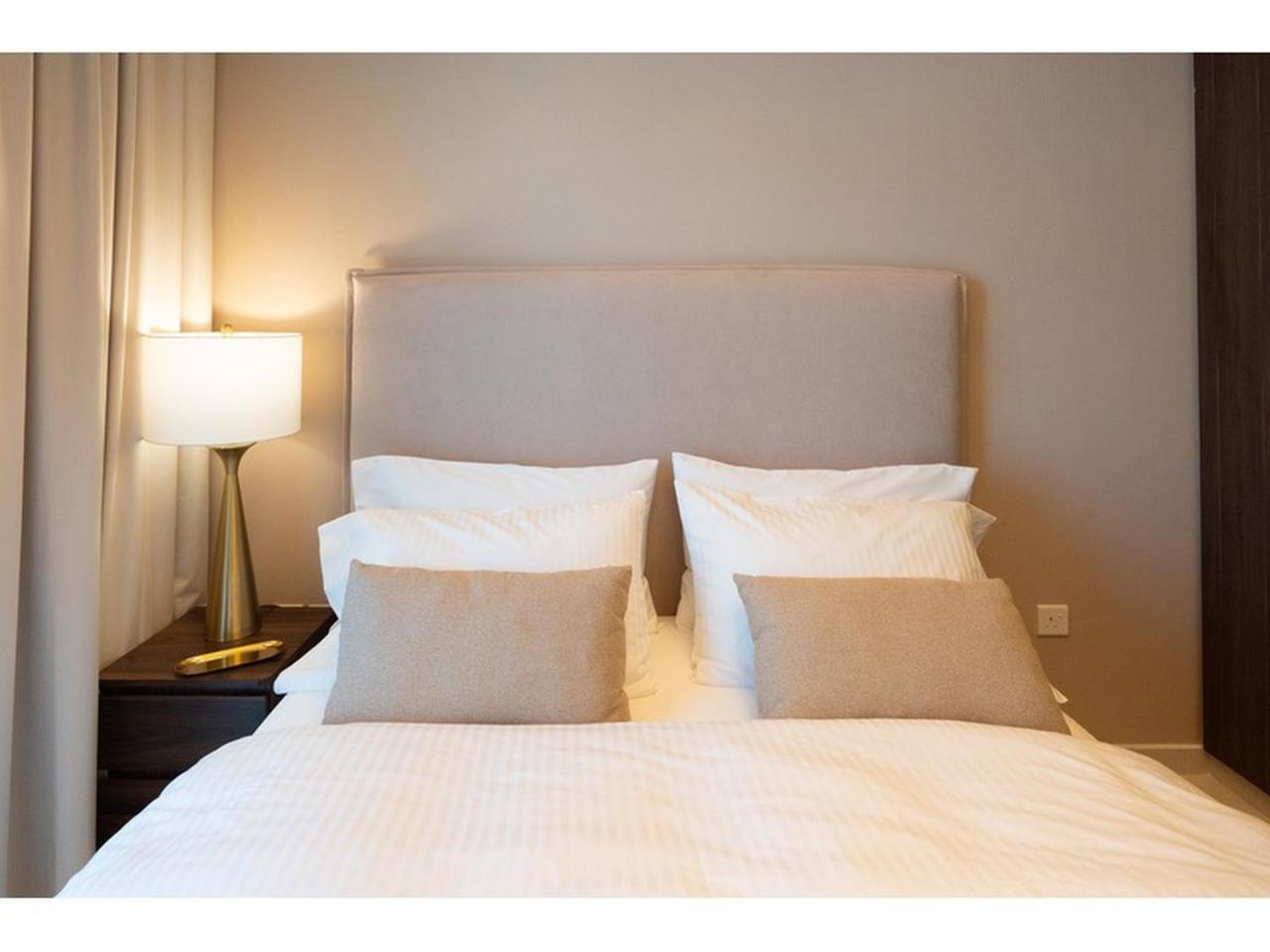 KeyRock Living - Stylish 1BR with Pool Access
