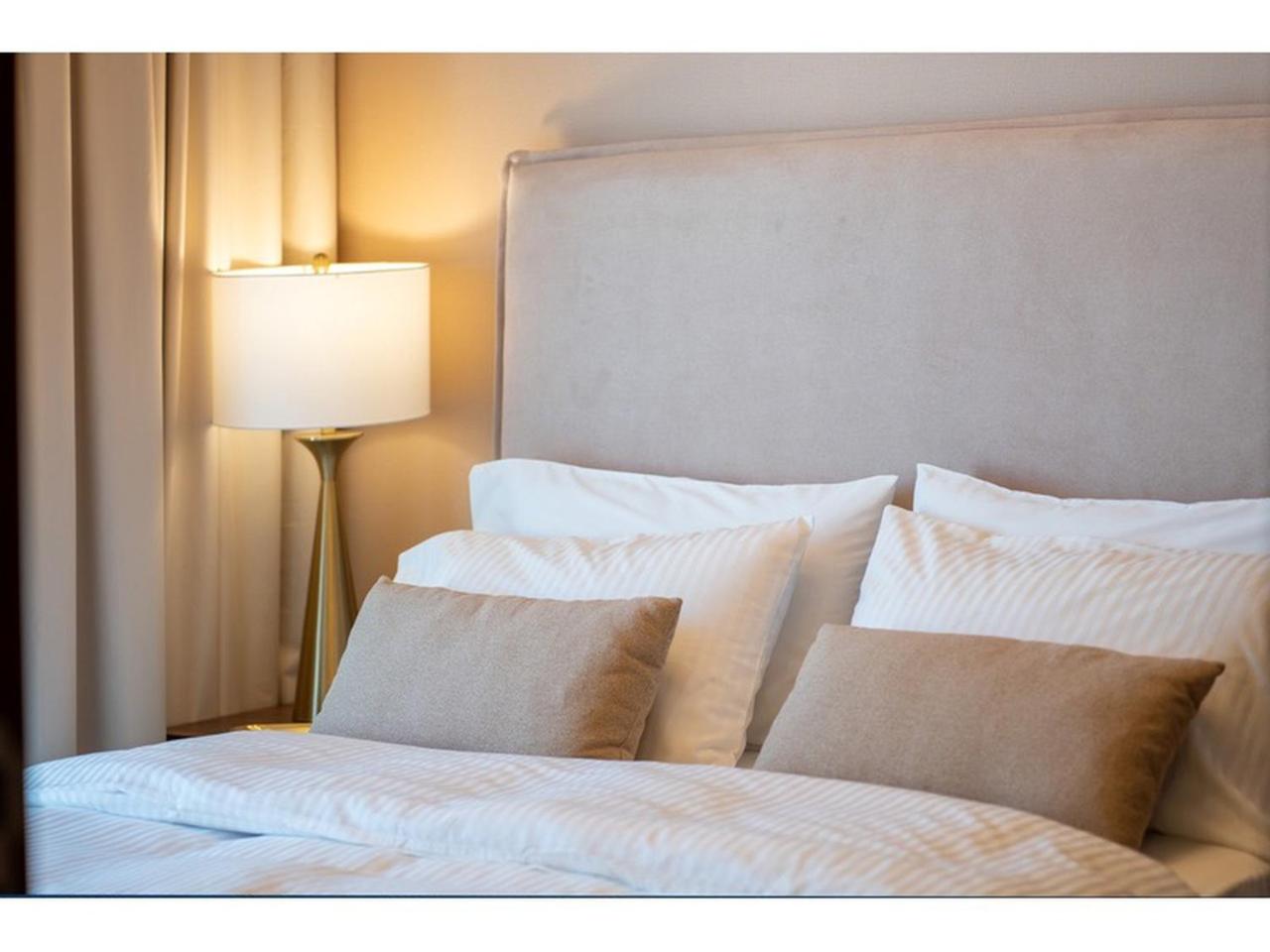 KeyRock Living - Stylish 1BR with Pool Access