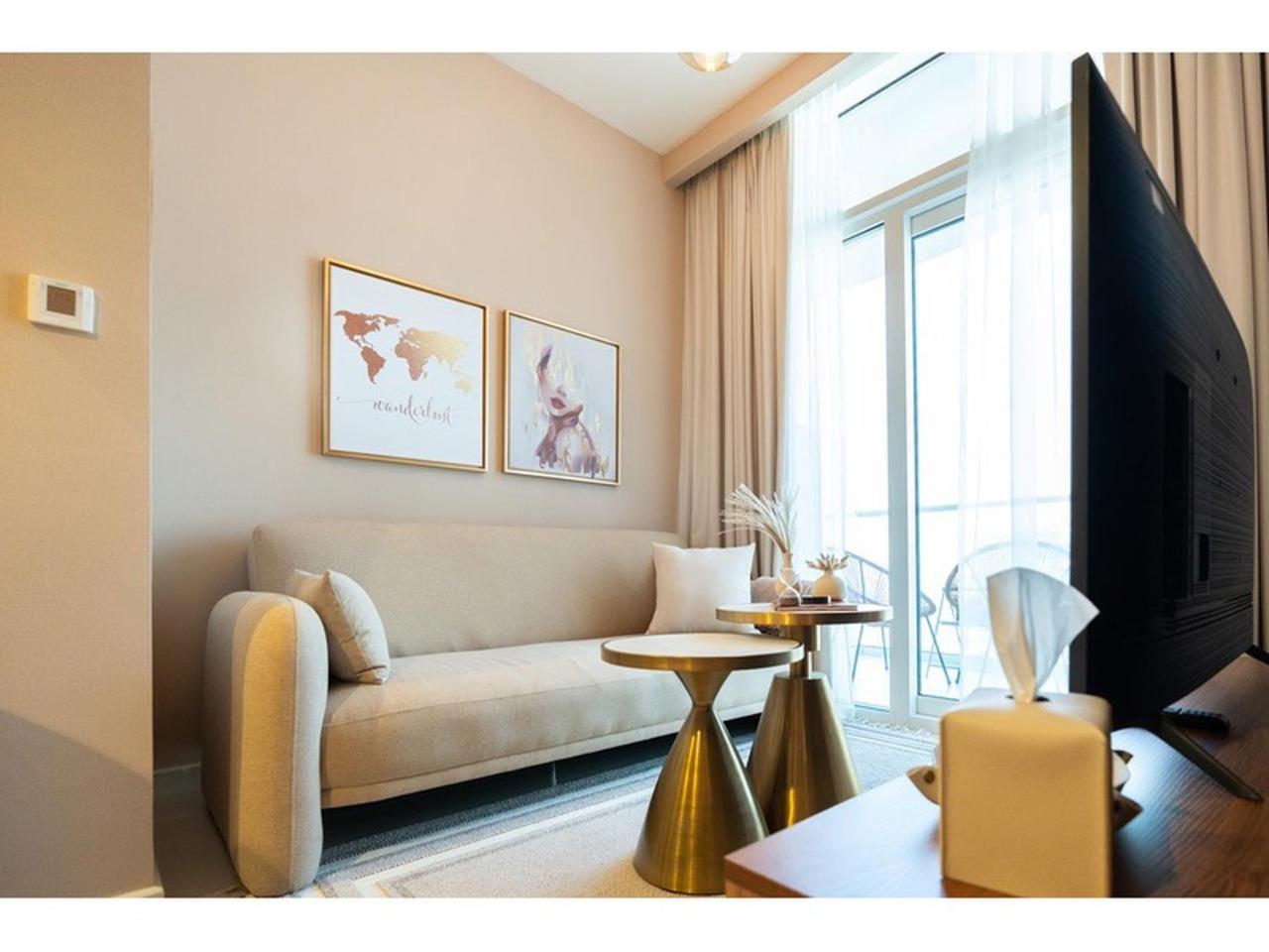 KeyRock Living - Stylish 1BR with Pool Access