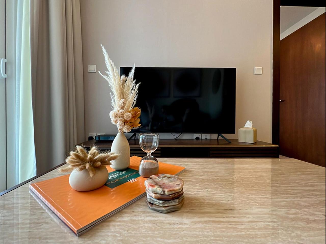 Keyrock Living - 1BR at Reva Residence with Lake View