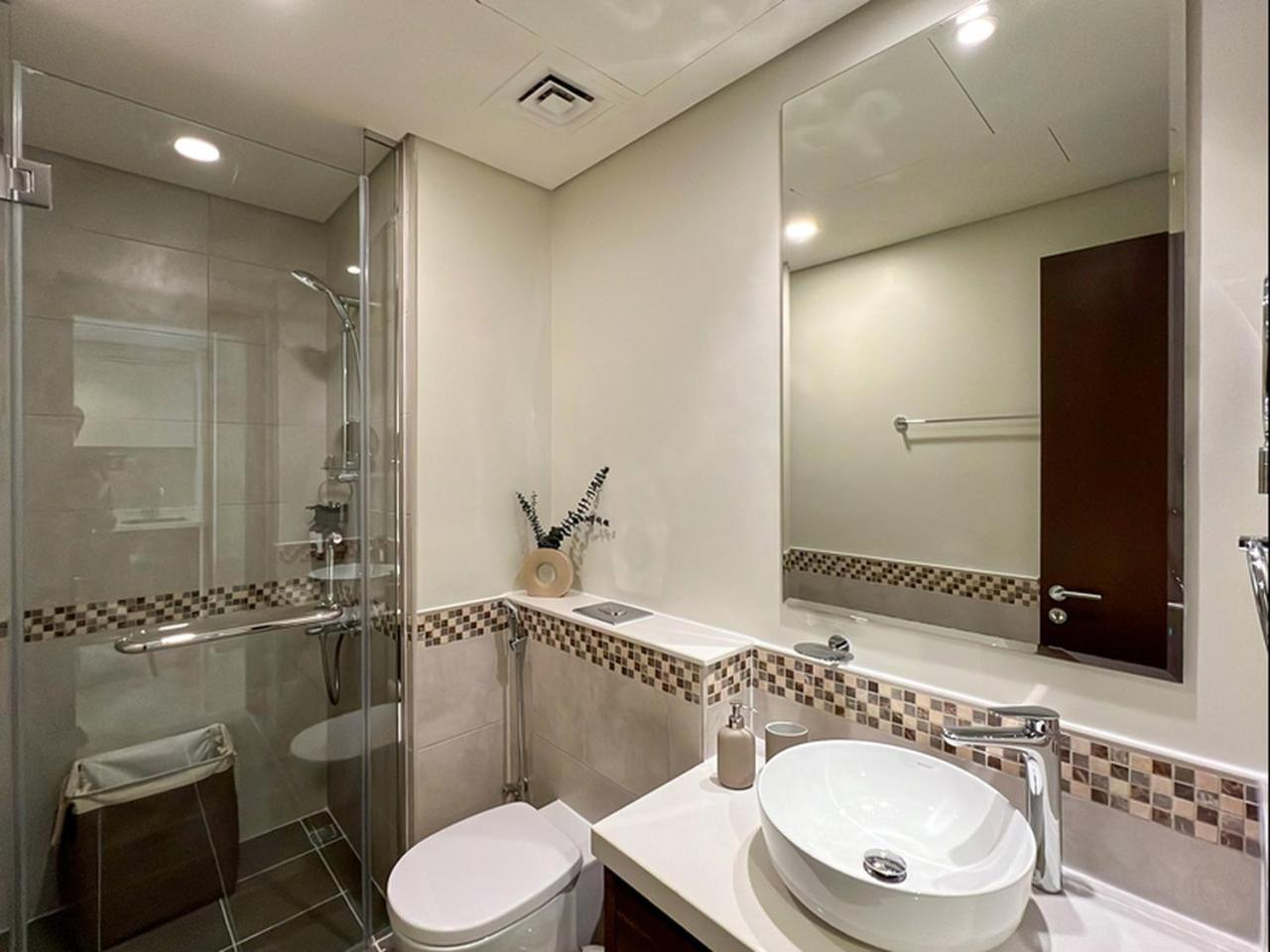 Keyrock Living - 1BR at Reva Residence with Lake View