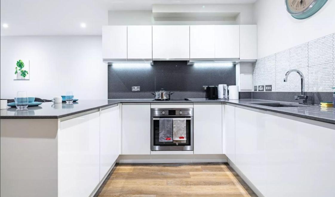 Modern new-built 1 Bedroom Apt in heart of LDN
