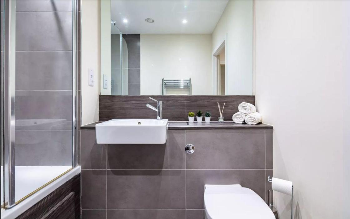 Modern new-built 1 Bedroom Apt in heart of LDN