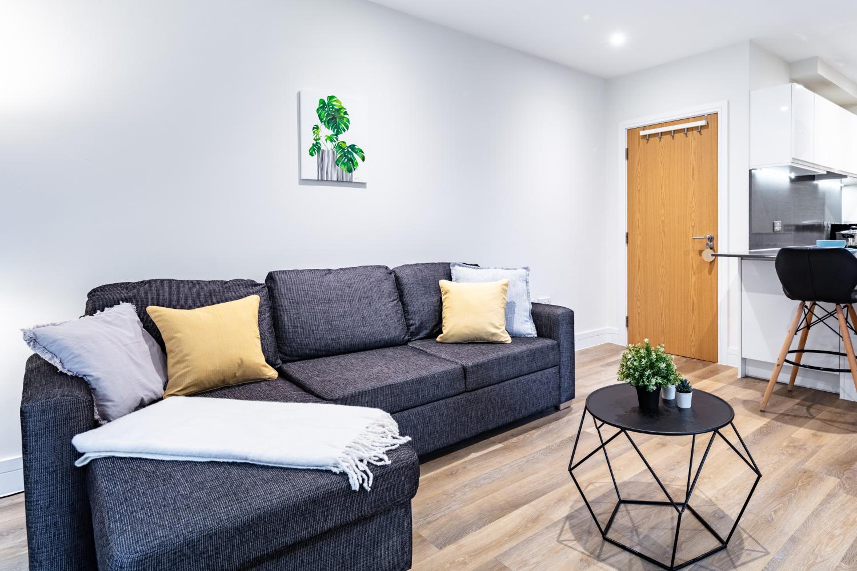 Modern new-built 1 Bedroom Apt in heart of LDN