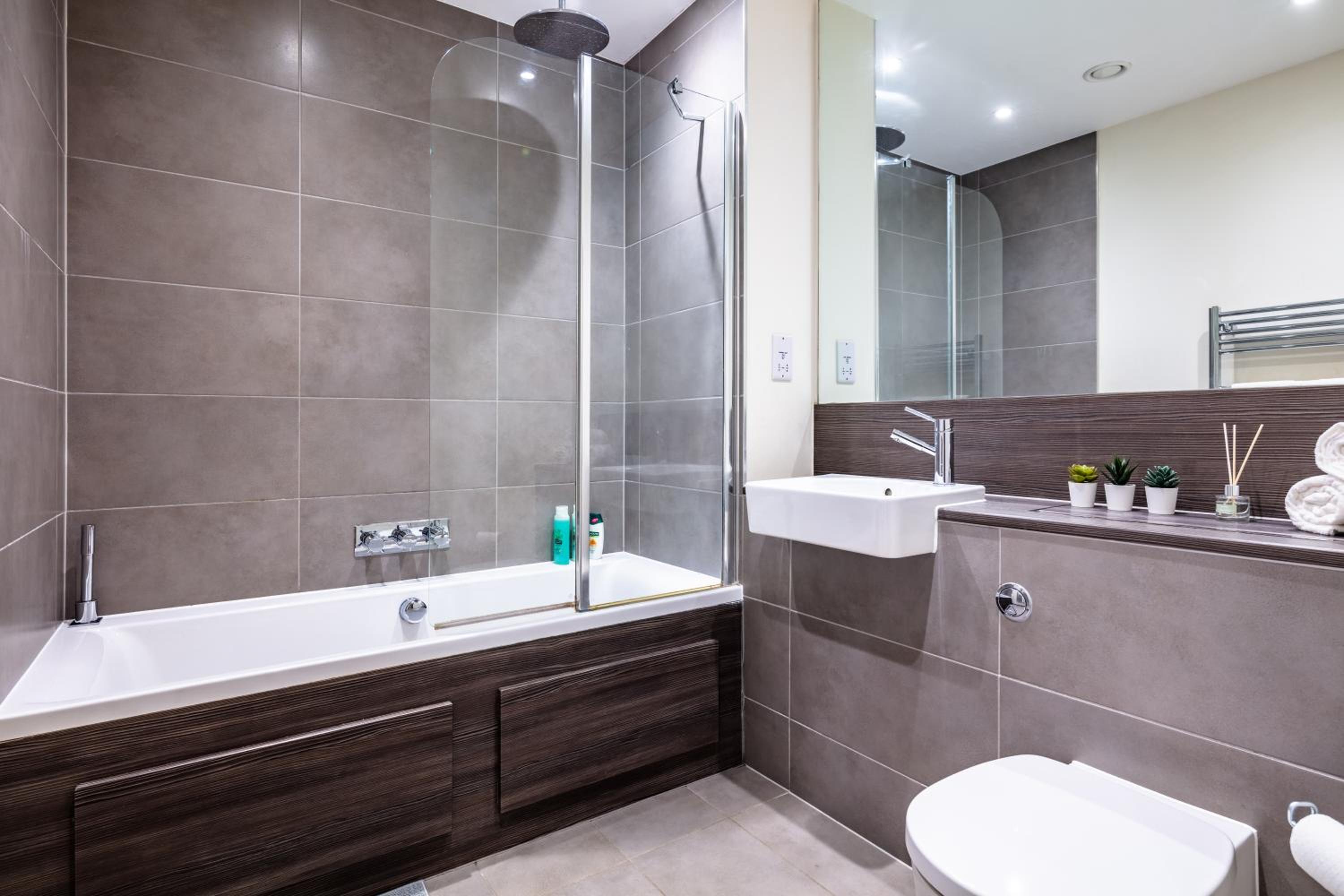 Modern new-built 1 Bedroom Apt in heart of LDN