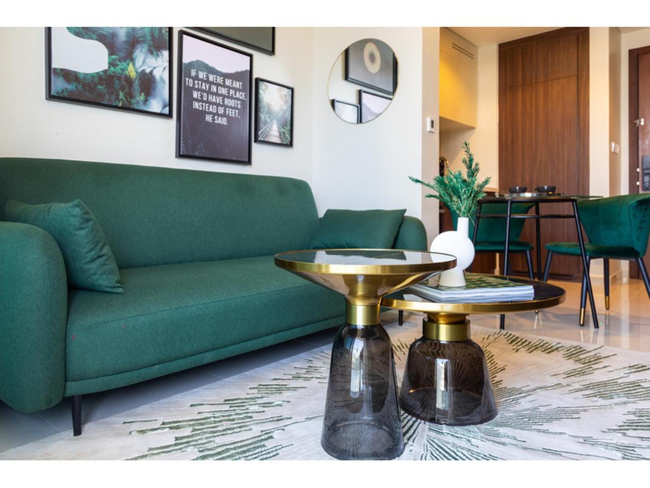 Luxury 1-Bedroom Apartment with Pool, Gym & Balcony in Business Bay
