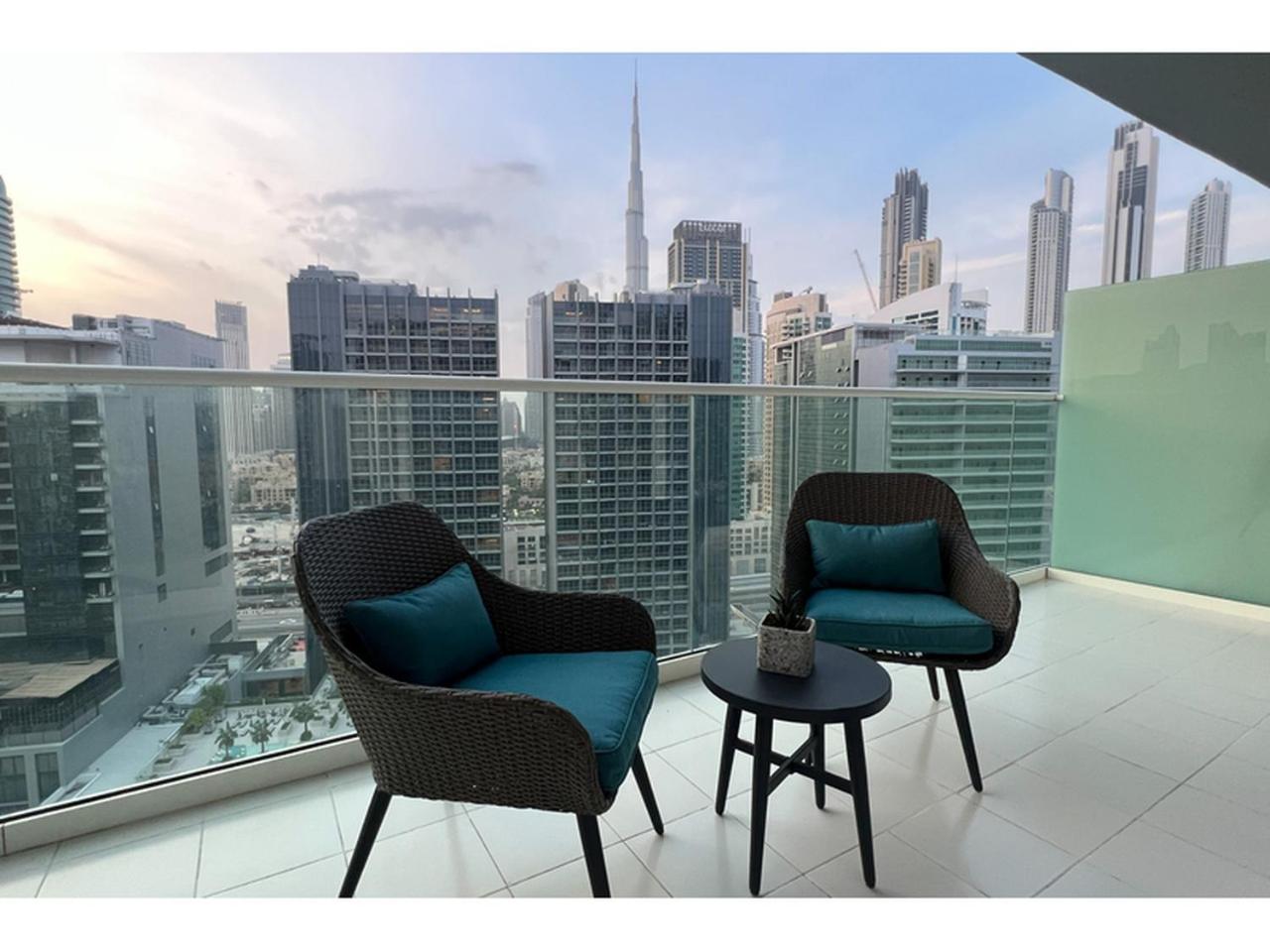 Luxury 1-Bedroom Apartment with Pool, Gym & Balcony in Business Bay