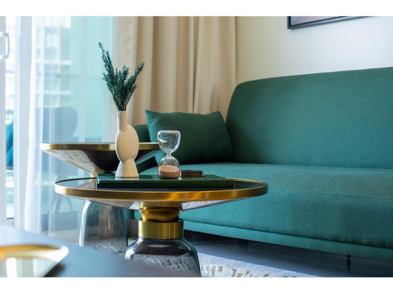 Luxury 1-Bedroom Apartment with Pool, Gym & Balcony in Business Bay