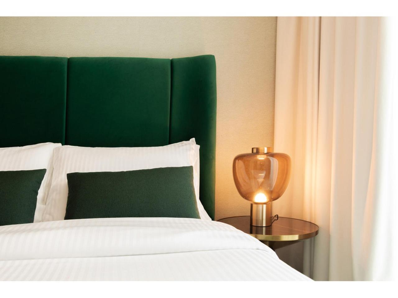Luxury 1-Bedroom Apartment with Pool, Gym & Balcony in Business Bay