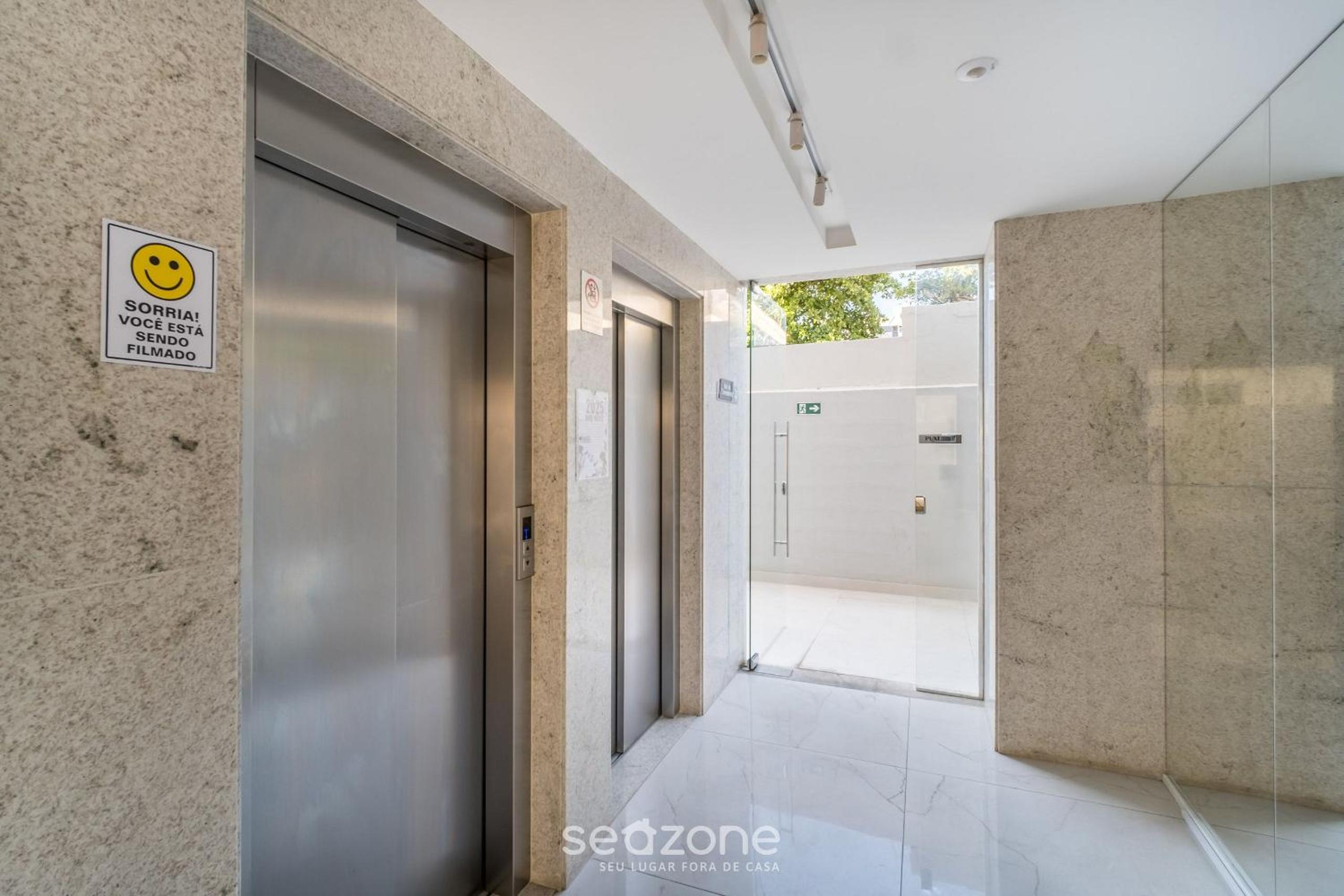 Apartments in Building with Gym in Ondina SSA – HOA