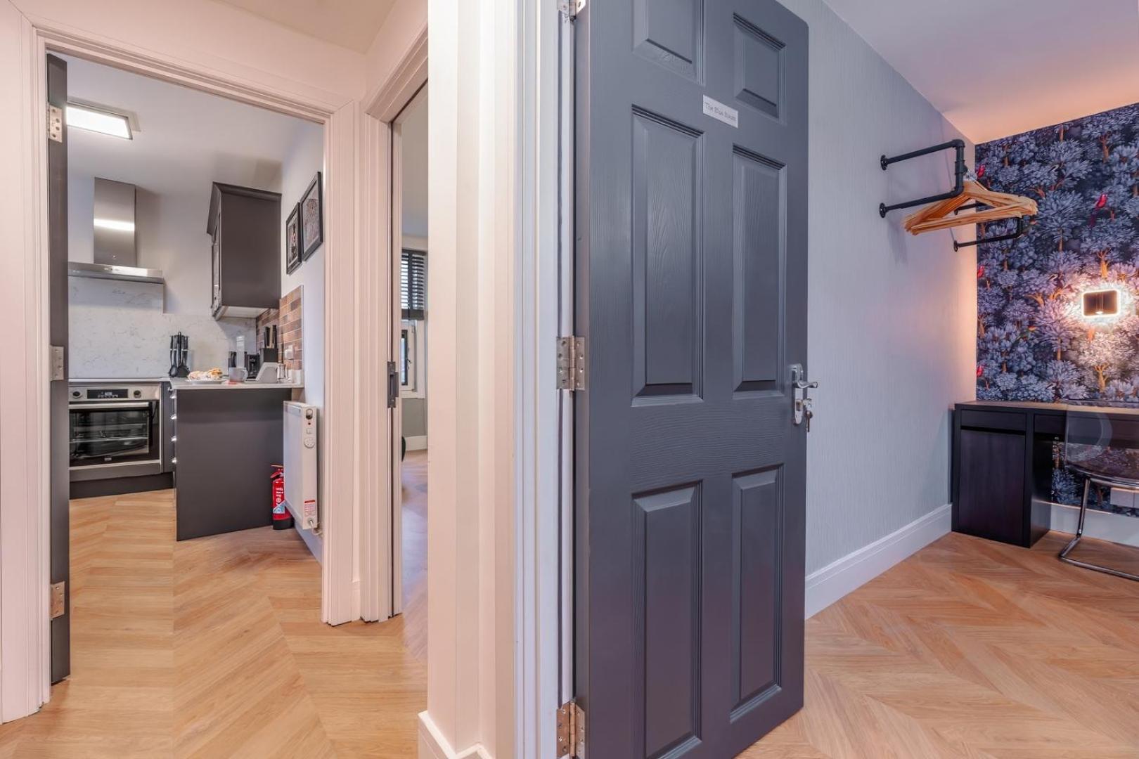 City View Flat, Quiet Bedroom, Work Ready Desk