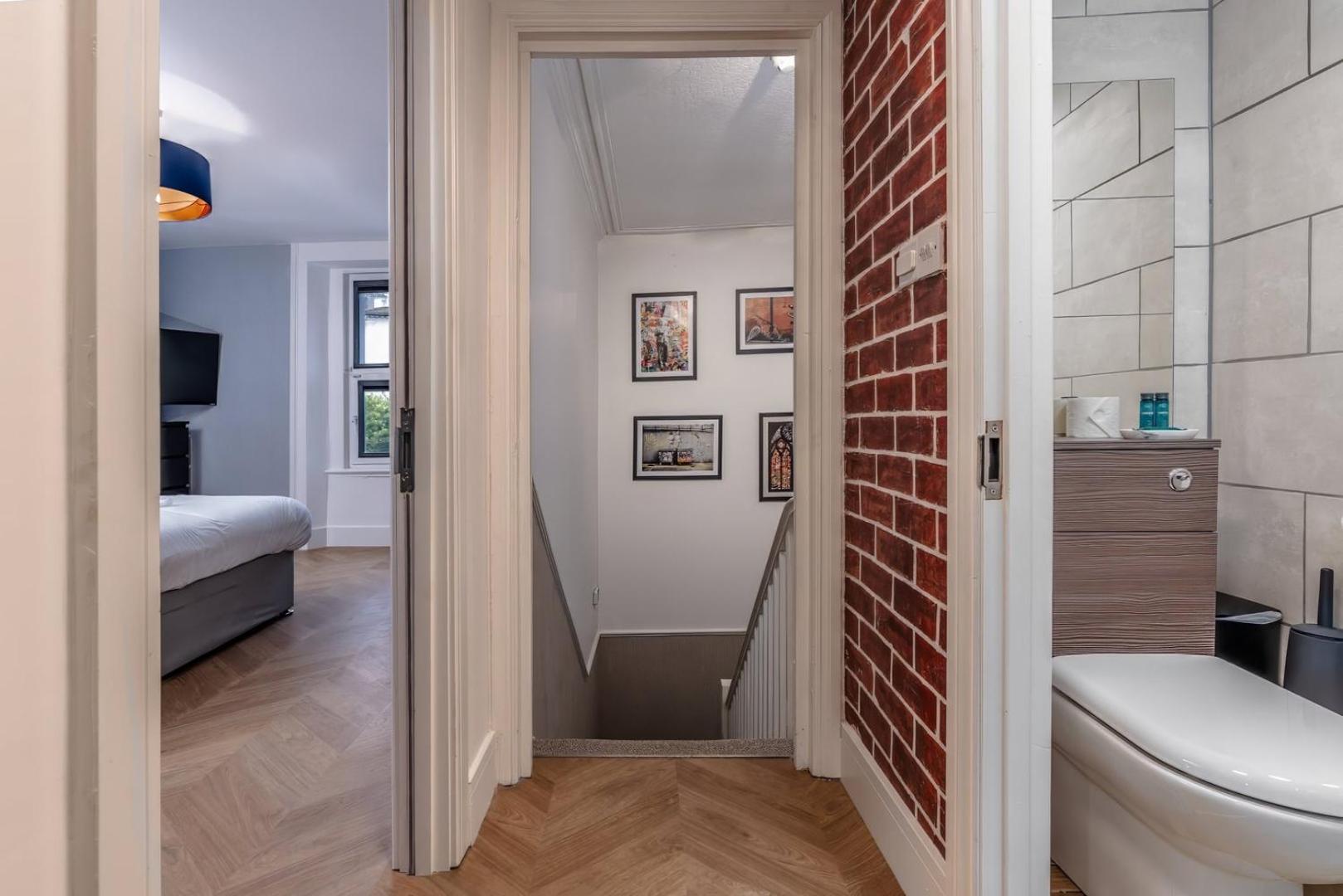 City View Flat, Quiet Bedroom, Work Ready Desk