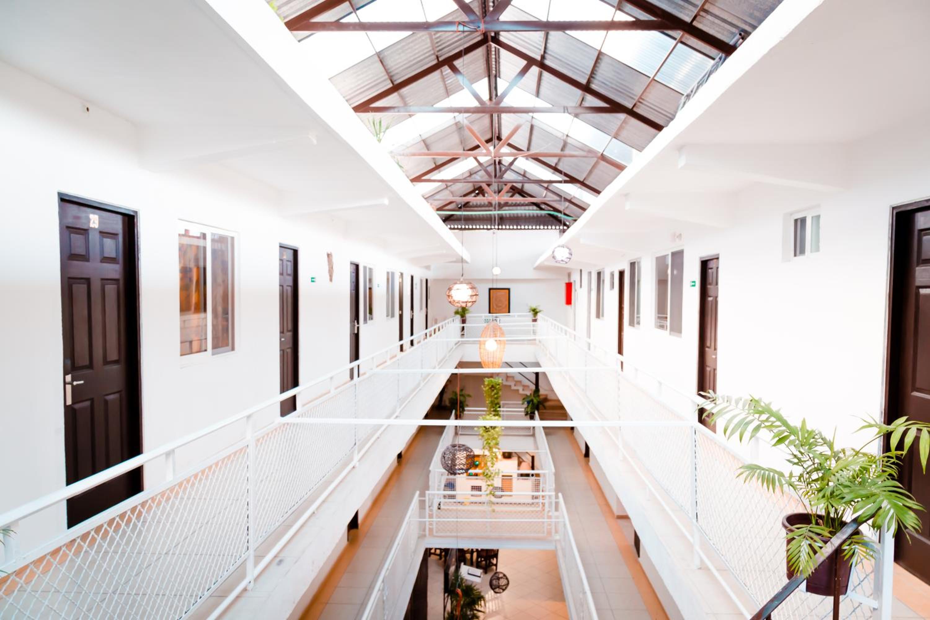 Hotel Acapulco - Image 1