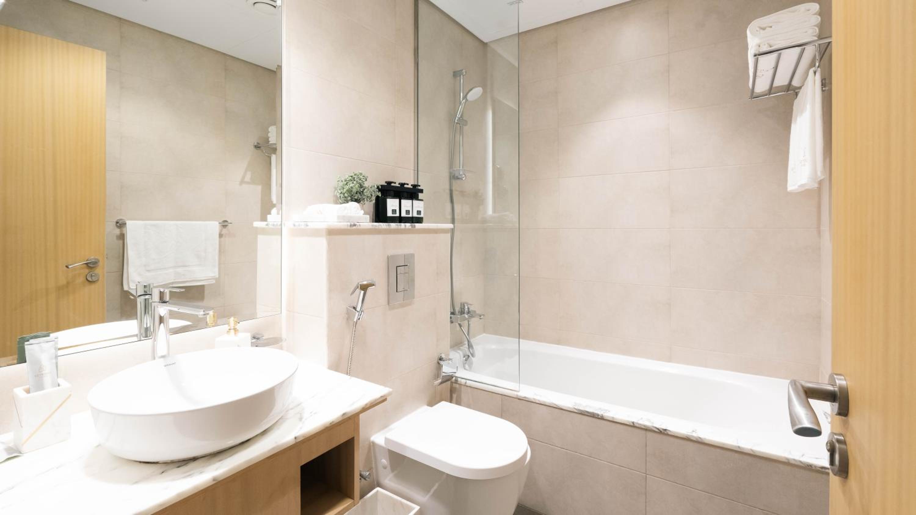 3BR Paramount Downtown - Burj Khalifa View