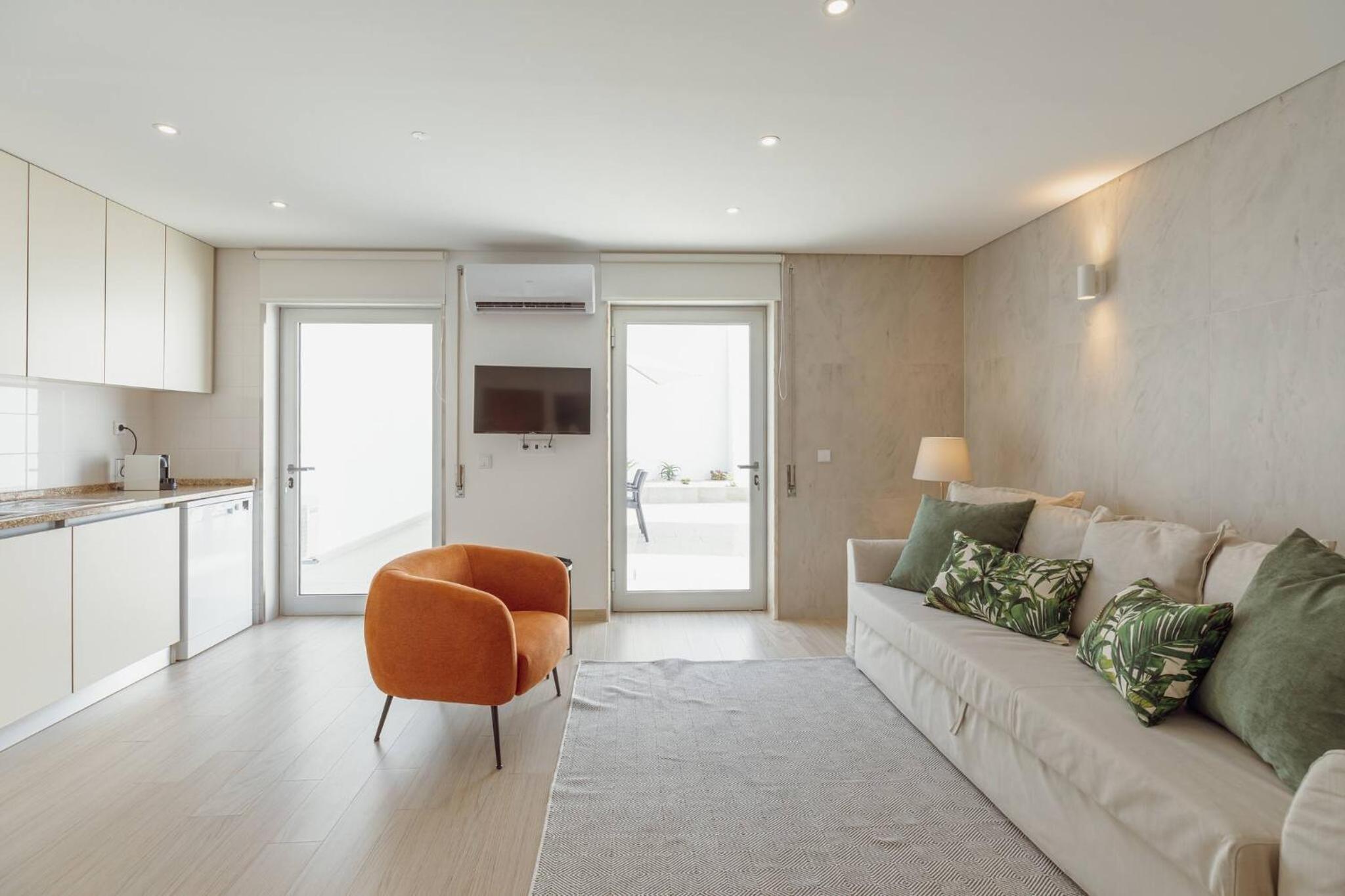 Stylish Apartment With Terrace by Hosty