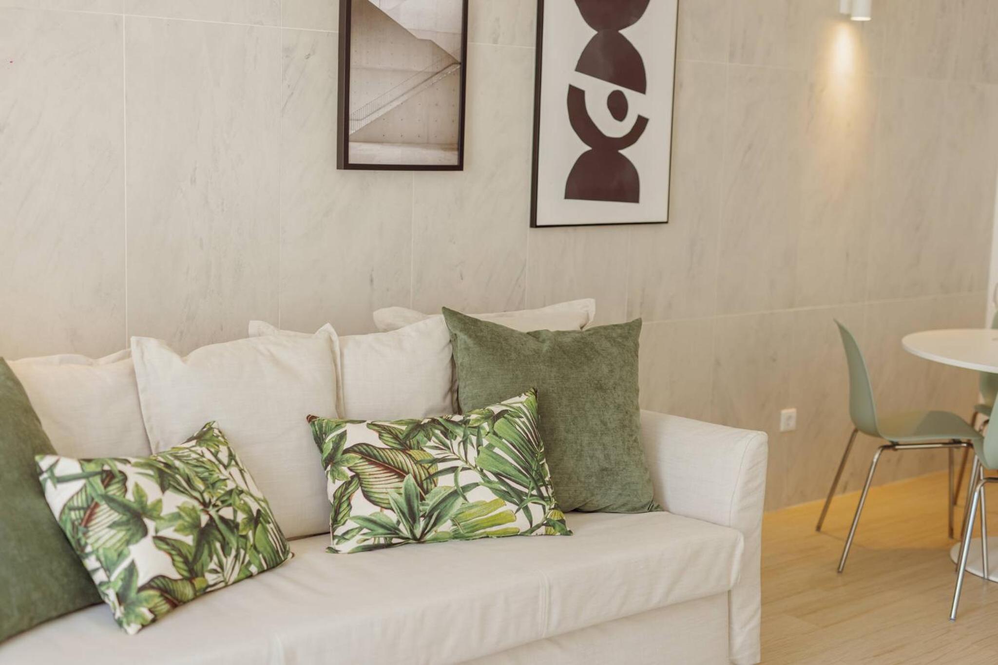 Stylish Apartment With Terrace by Hosty