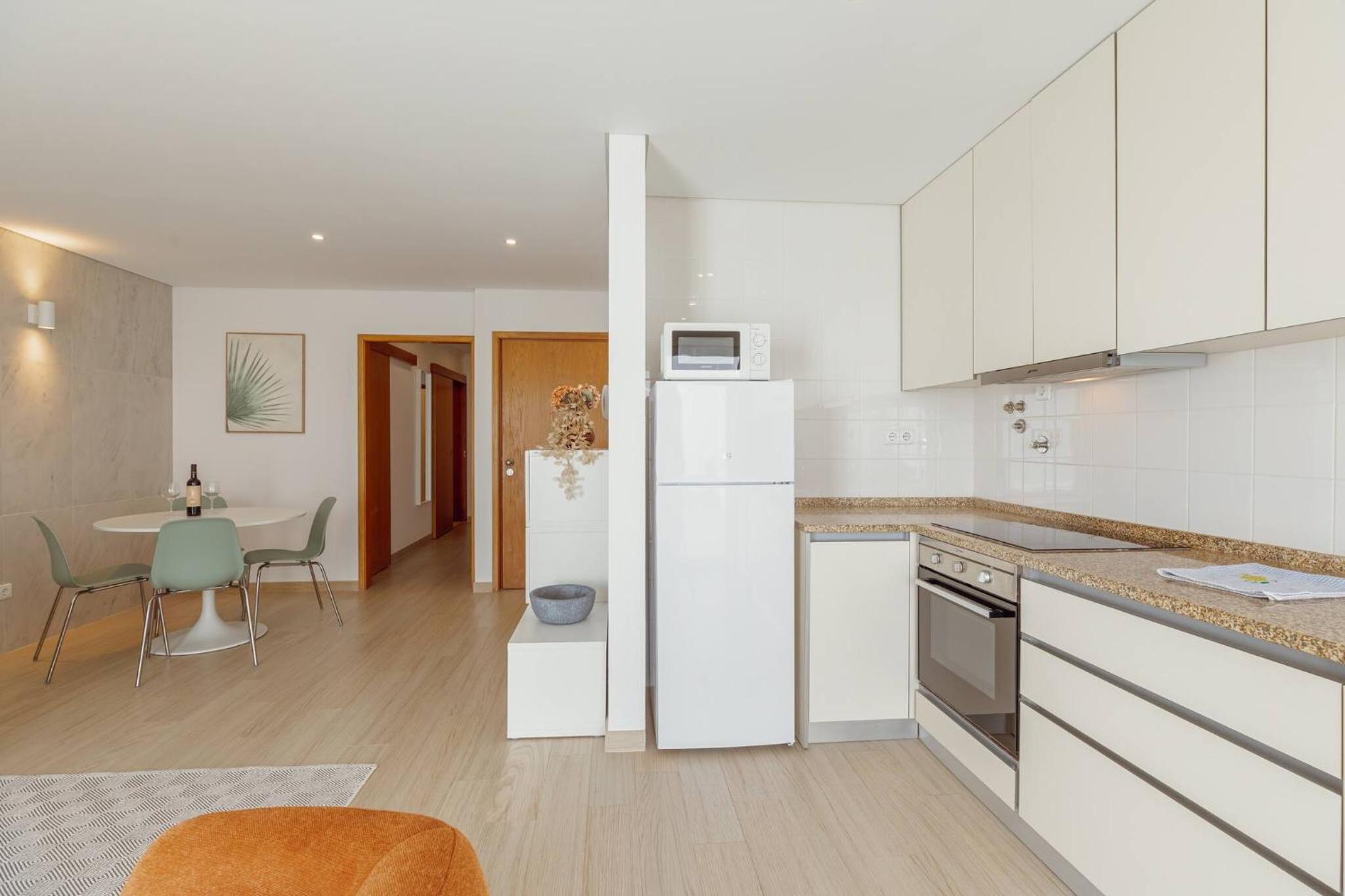 Stylish Apartment With Terrace by Hosty